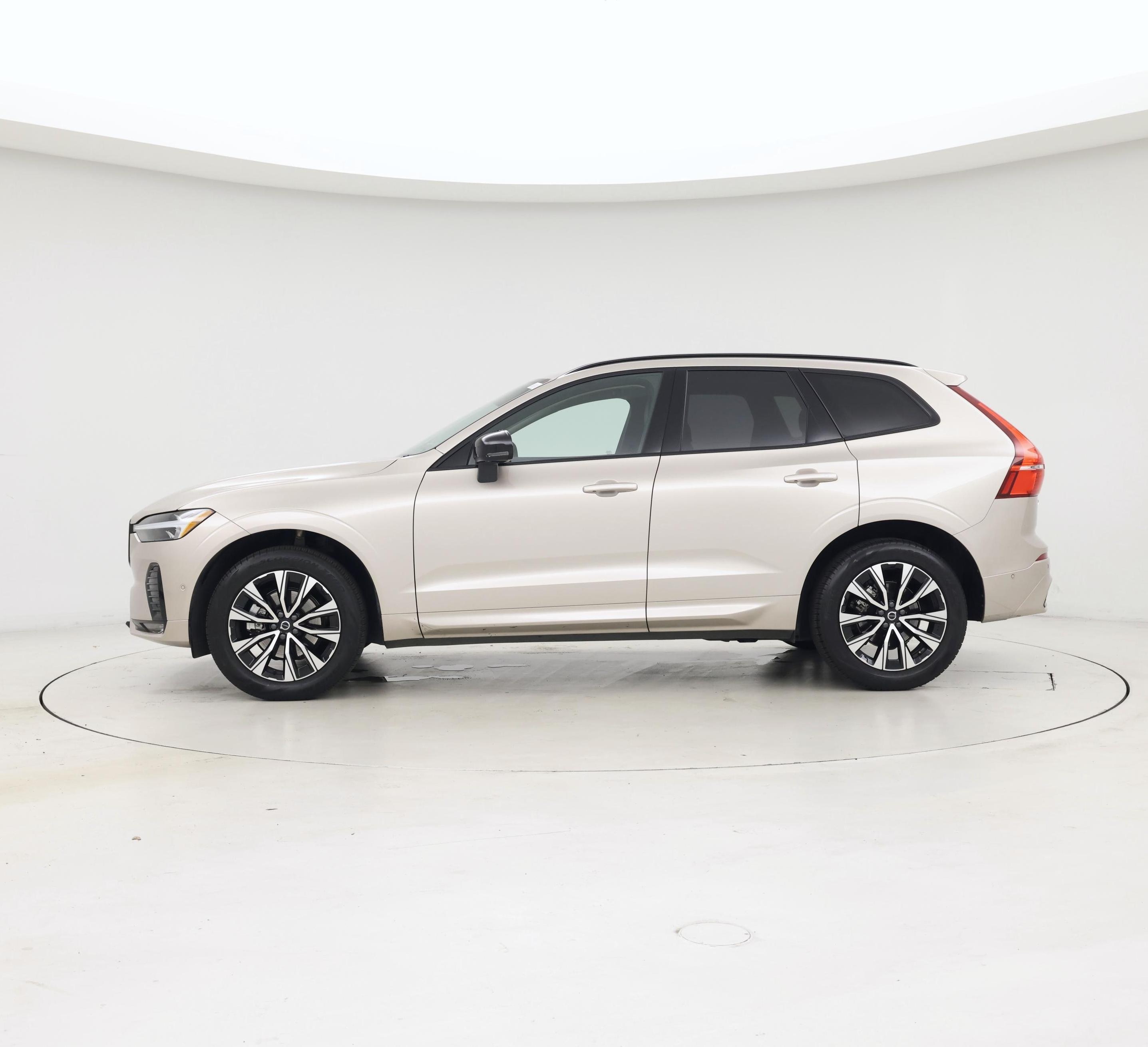 Thumbnail: 2025 Volvo XC60 - 3