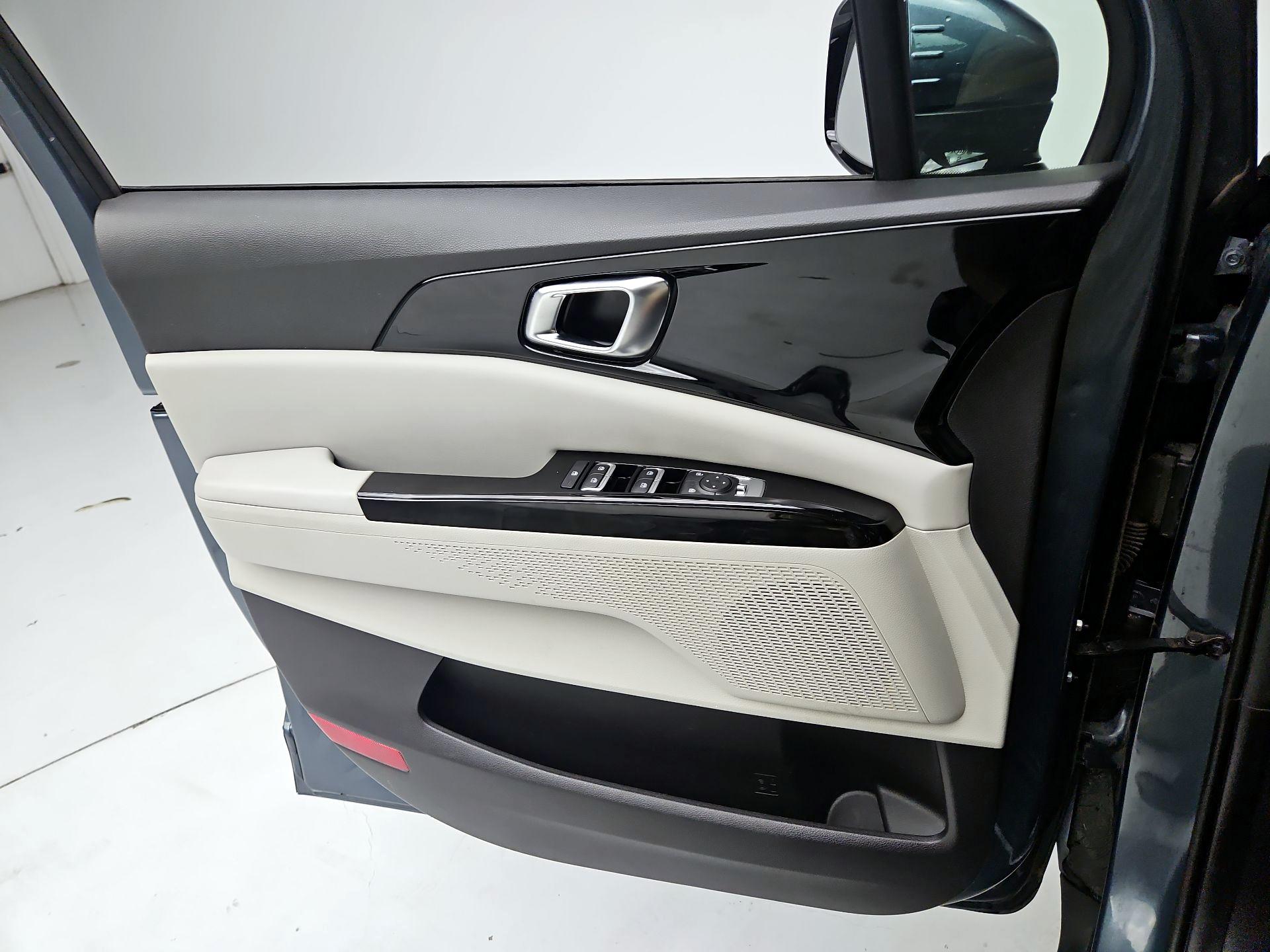 Thumbnail: 2022 Kia Carnival - 12