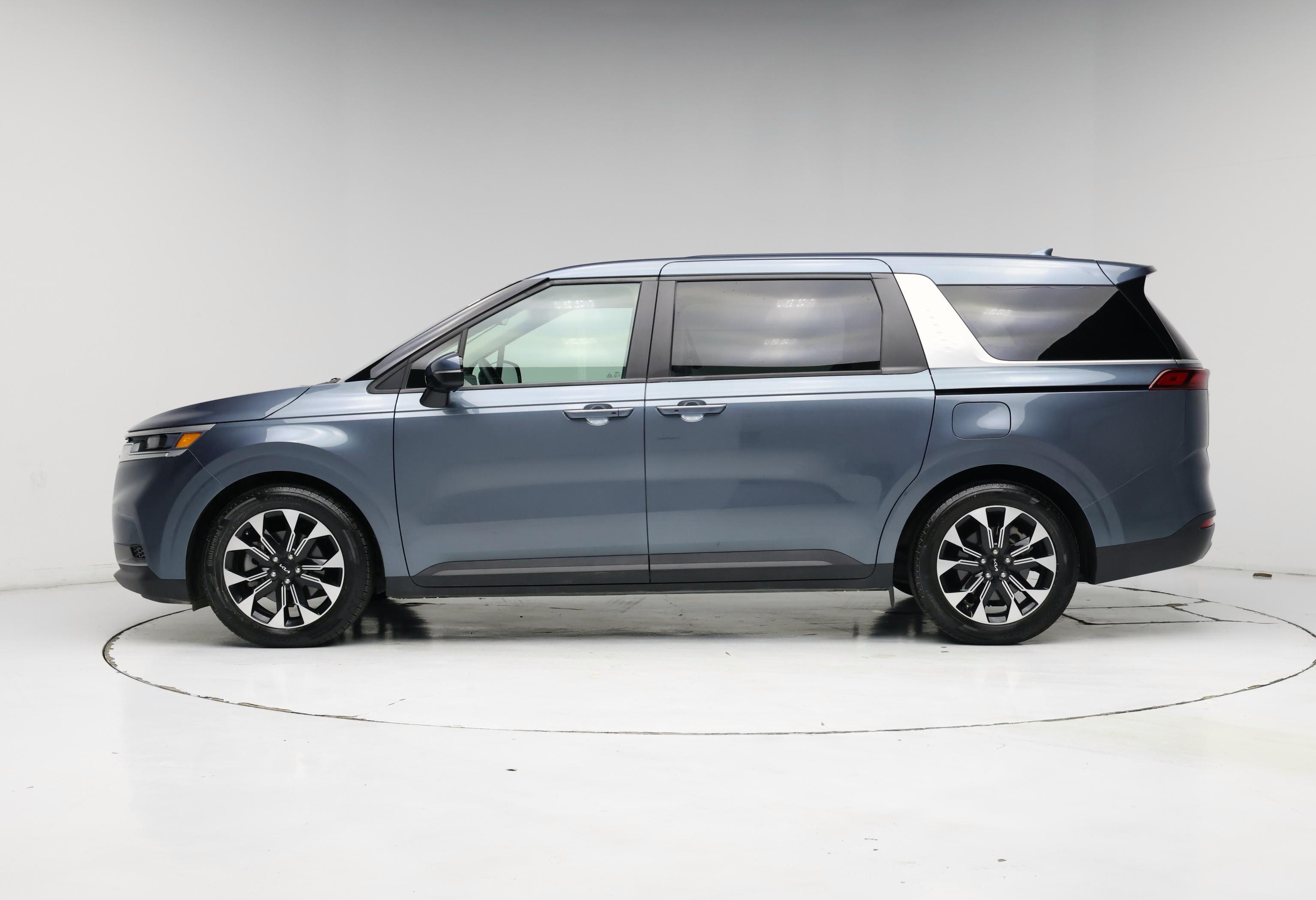 Thumbnail: 2022 Kia Carnival - 3