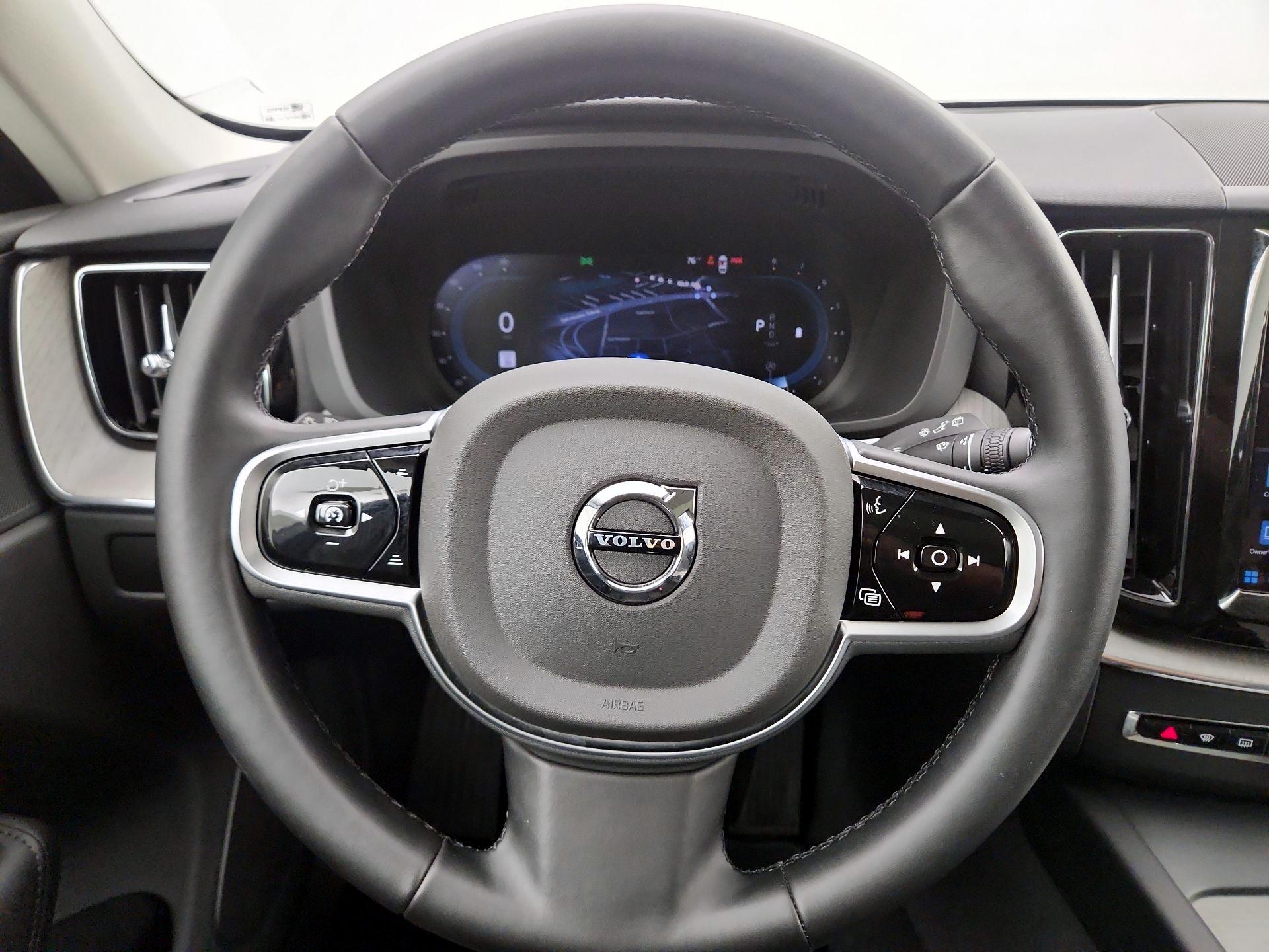 Thumbnail: 2025 Volvo XC60 - 10