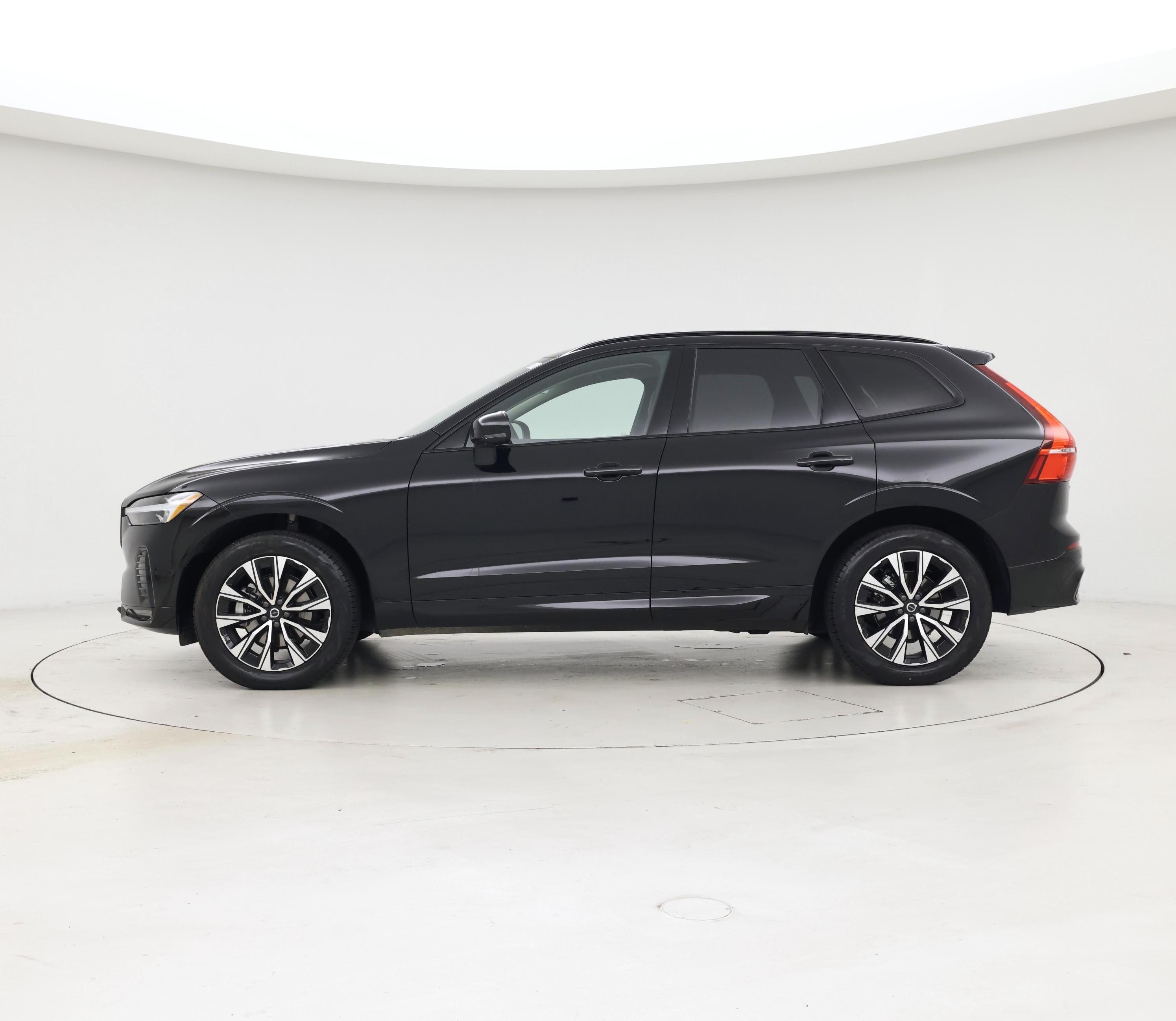 Thumbnail: 2025 Volvo XC60 - 3