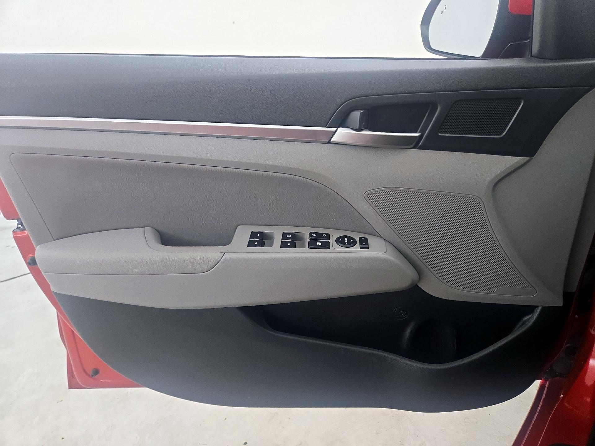 Thumbnail: 2020 Hyundai Elantra - 12