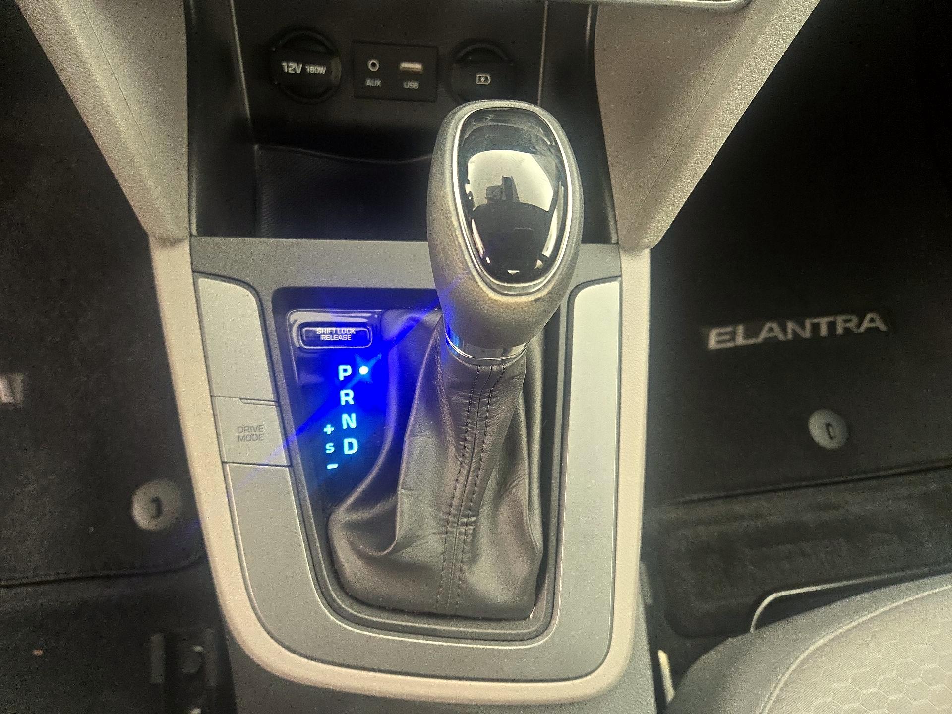 Thumbnail: 2020 Hyundai Elantra - 17