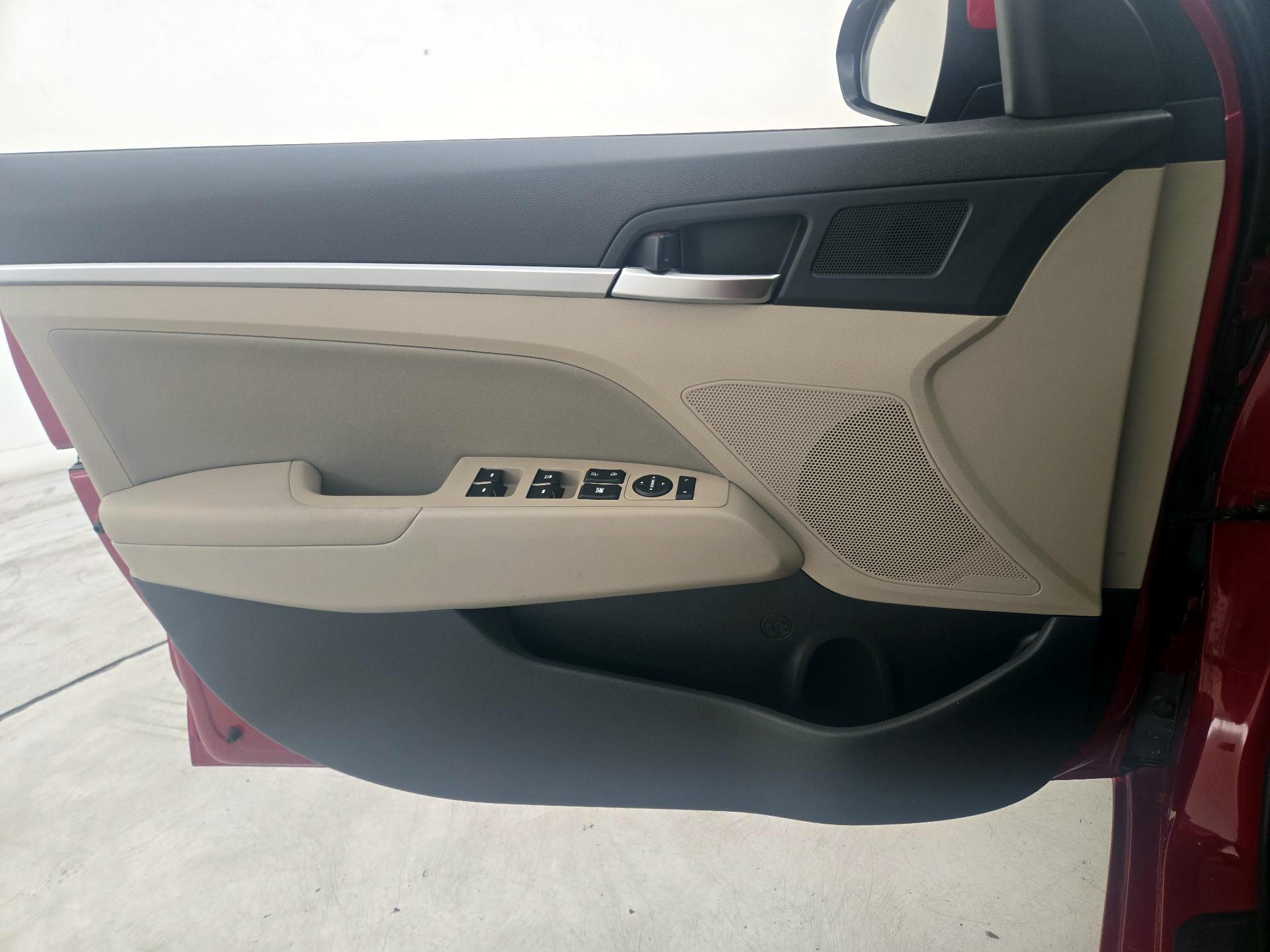 Thumbnail: 2020 Hyundai Elantra - 12