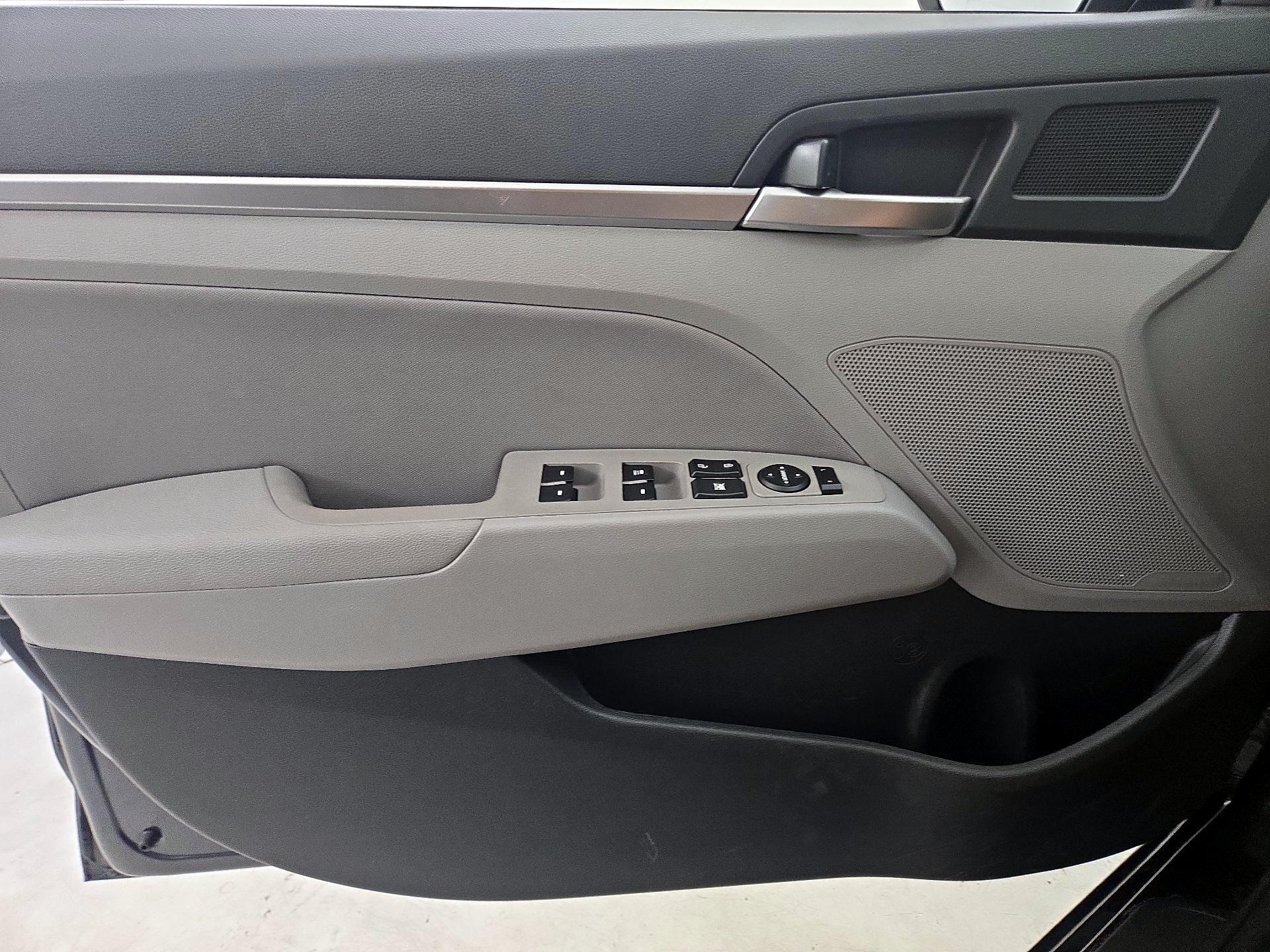 Thumbnail: 2020 Hyundai Elantra - 12