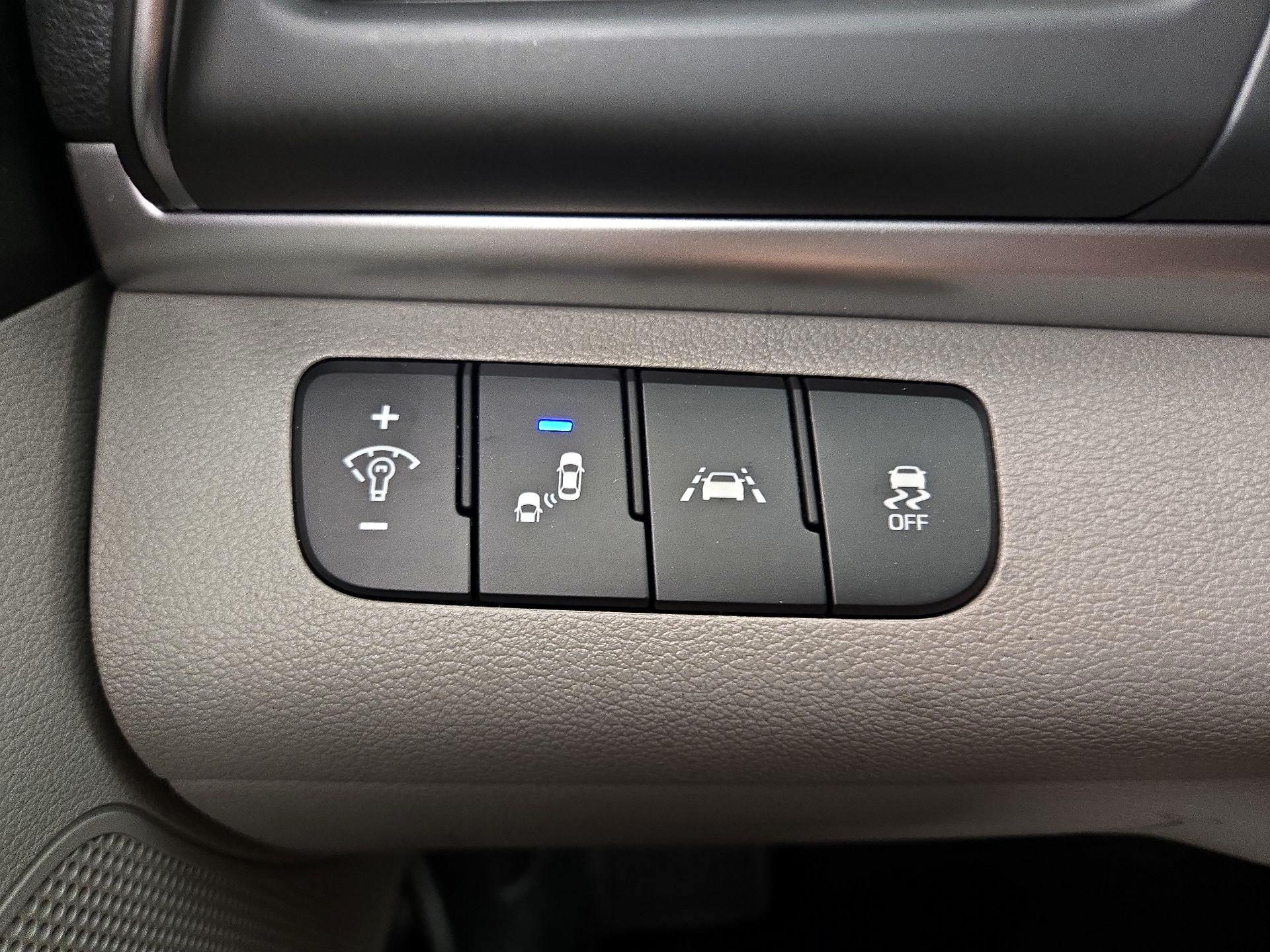 Thumbnail: 2020 Hyundai Elantra - 13