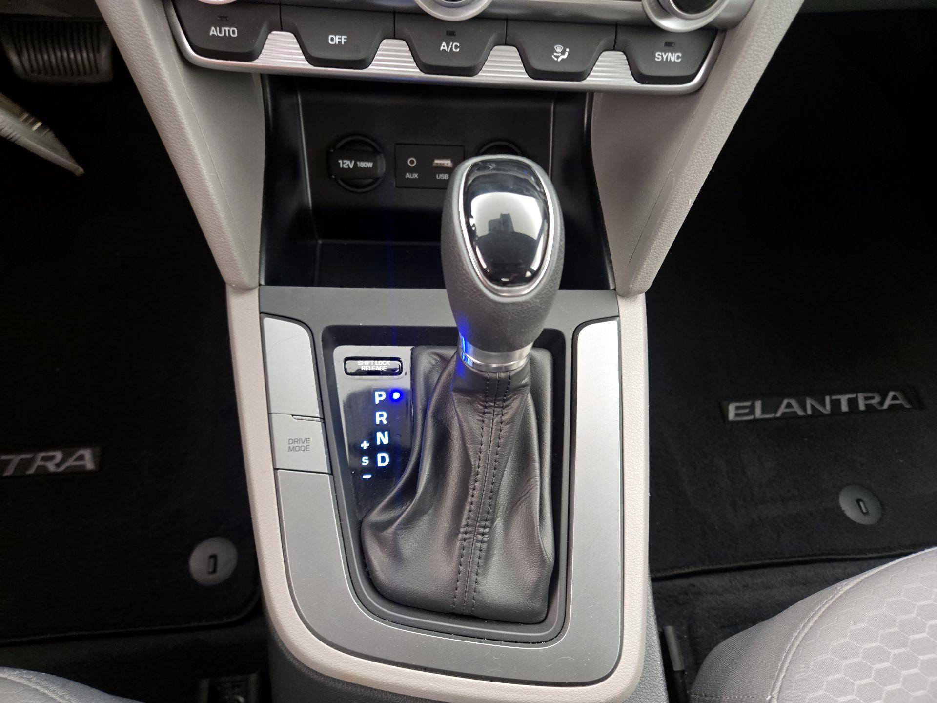 Thumbnail: 2020 Hyundai Elantra - 17