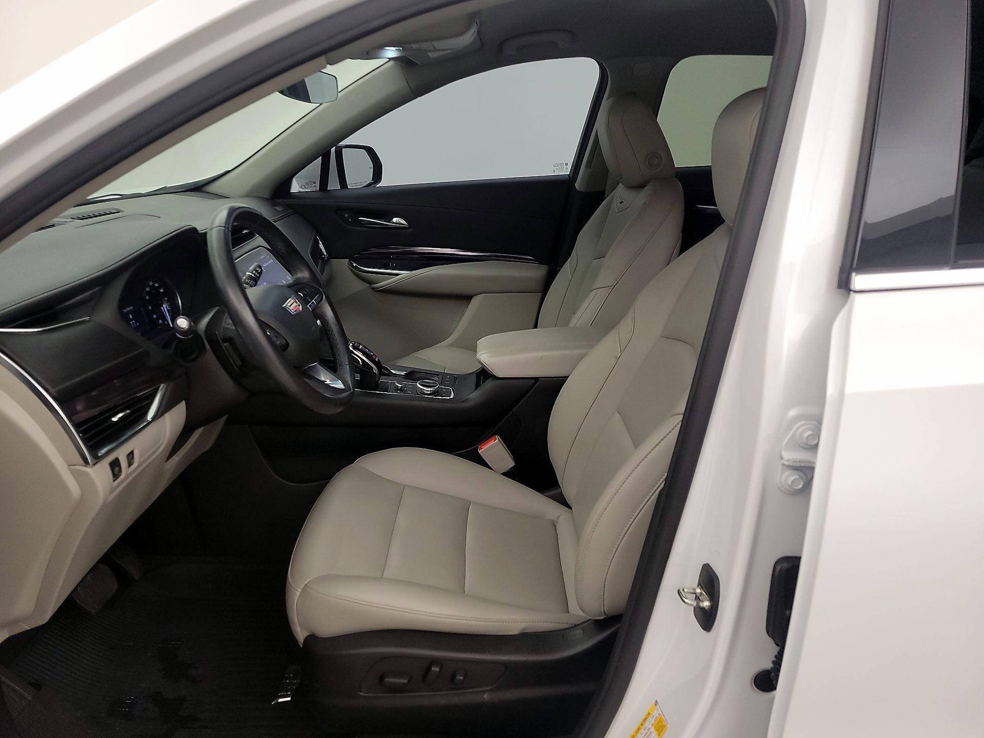 Thumbnail: 2023 Cadillac XT4 - 11