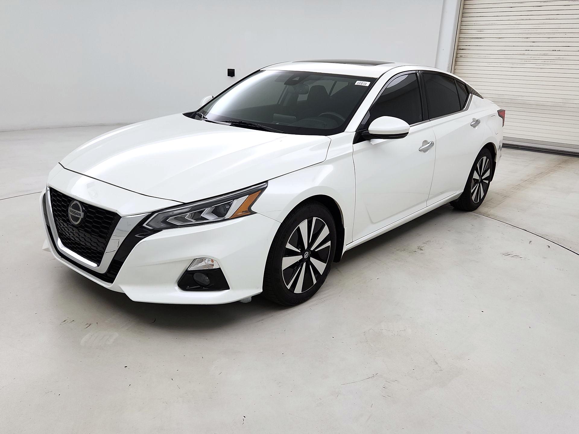 Thumbnail: 2020 Nissan Altima - 3