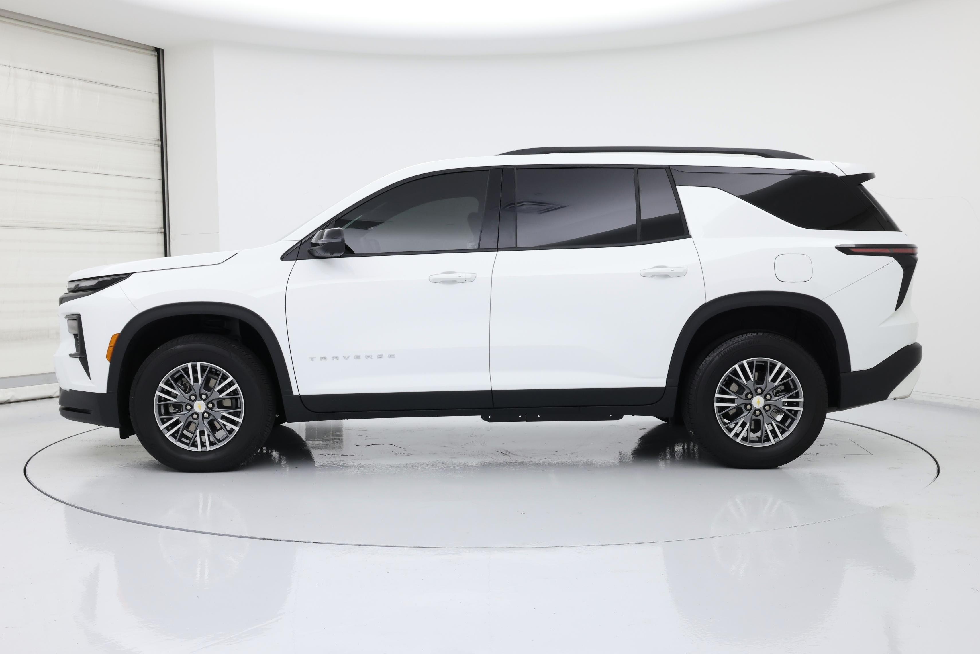 Thumbnail: 2025 Chevrolet Traverse - 3