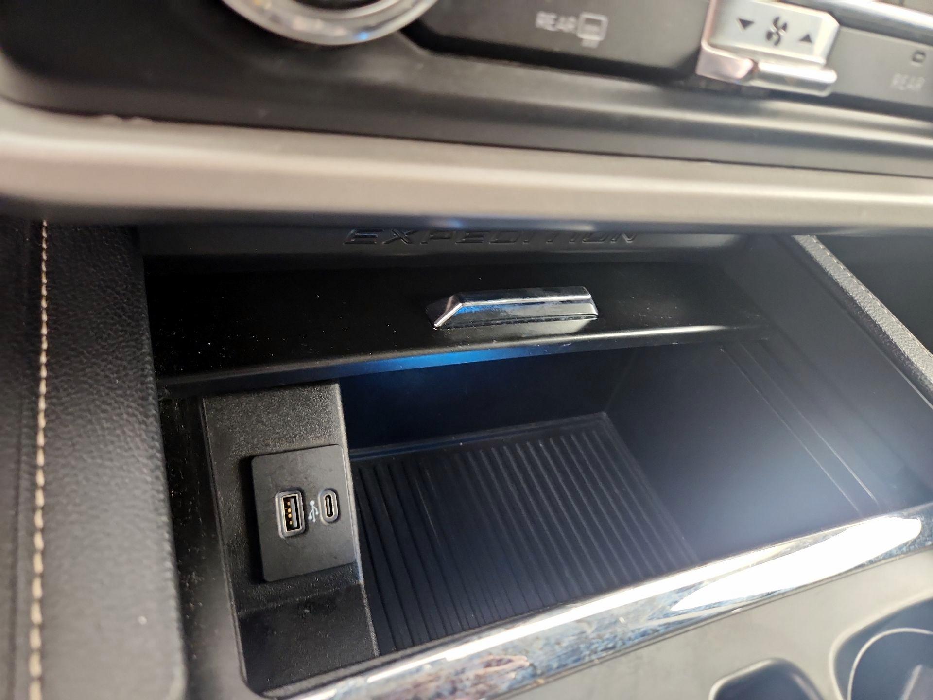 Thumbnail: 2022 Ford Expedition - 19