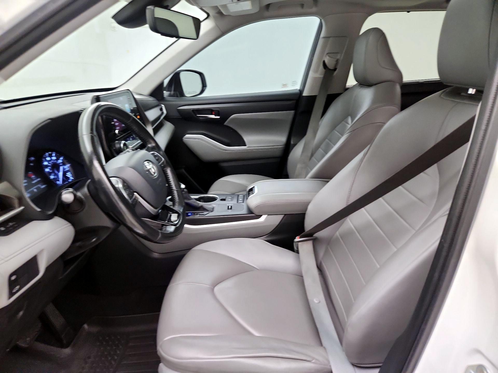 Thumbnail: 2020 Toyota Highlander - 11