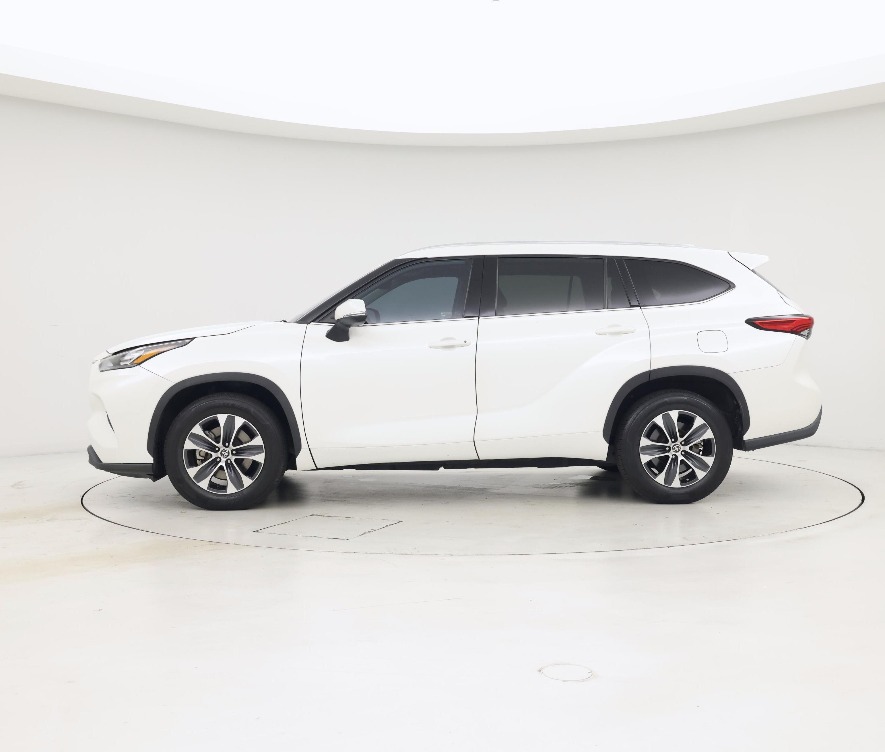 Thumbnail: 2020 Toyota Highlander - 3