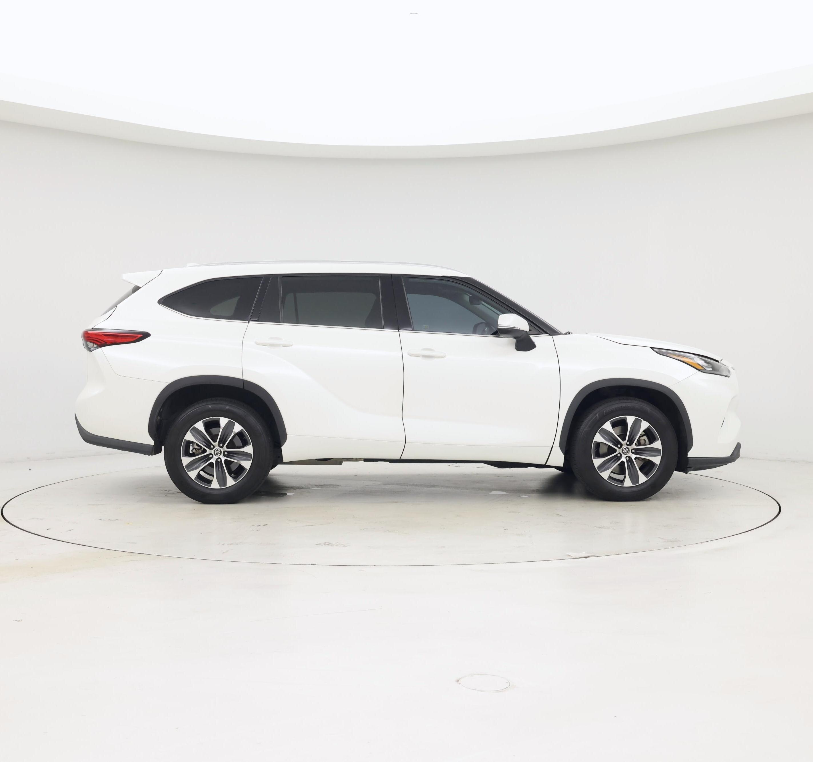 Thumbnail: 2020 Toyota Highlander - 7