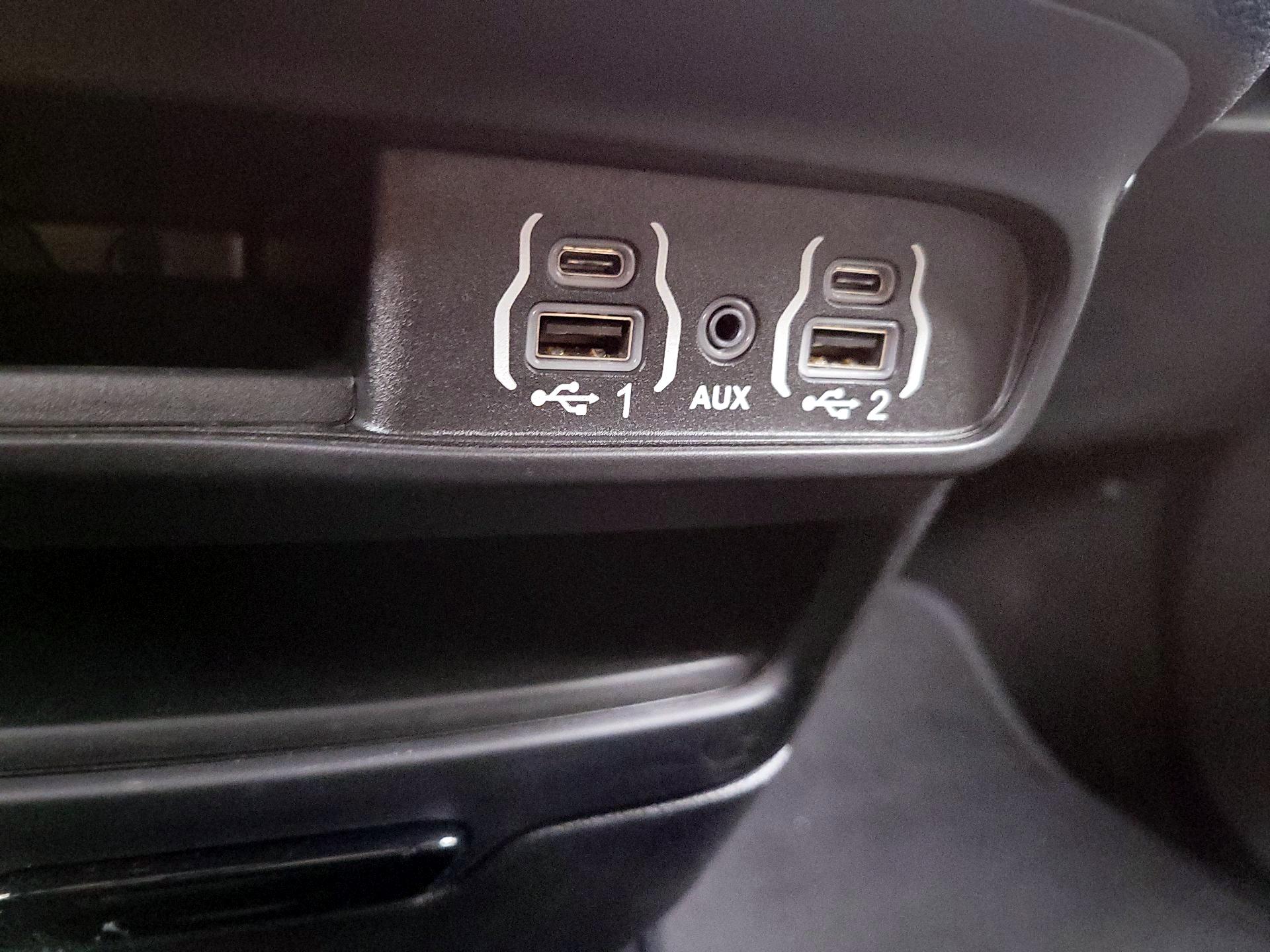 Thumbnail: 2023 Chrysler Pacifica - 18