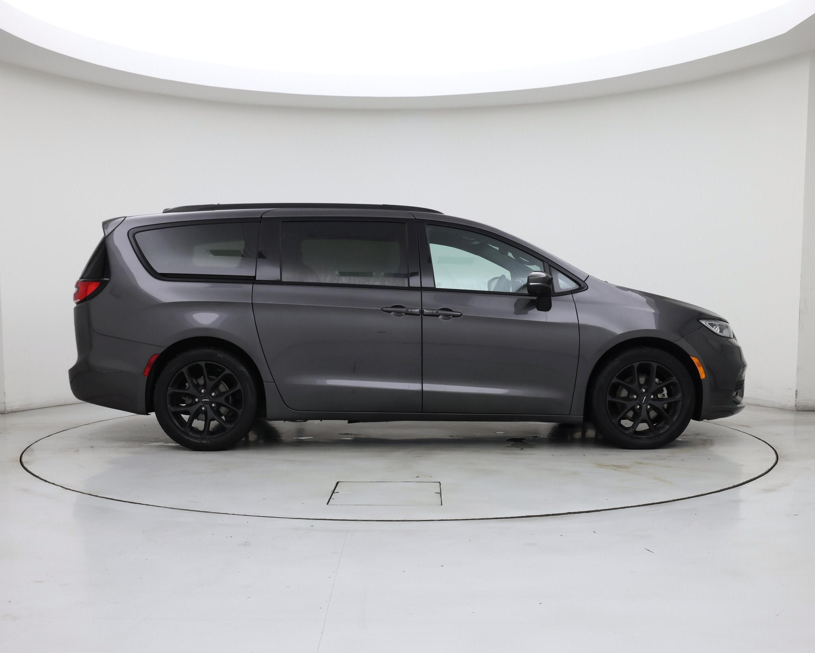 Thumbnail: 2023 Chrysler Pacifica - 7