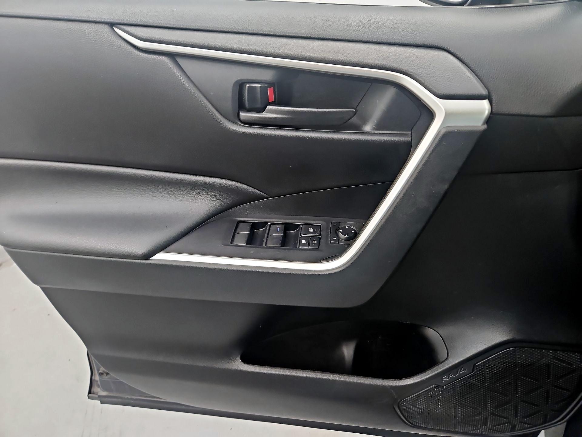 Thumbnail: 2019 Toyota RAV4 - 12