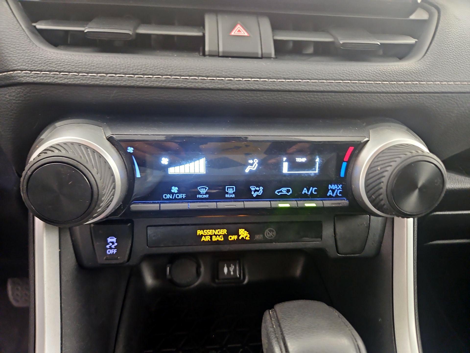 Thumbnail: 2019 Toyota RAV4 - 15