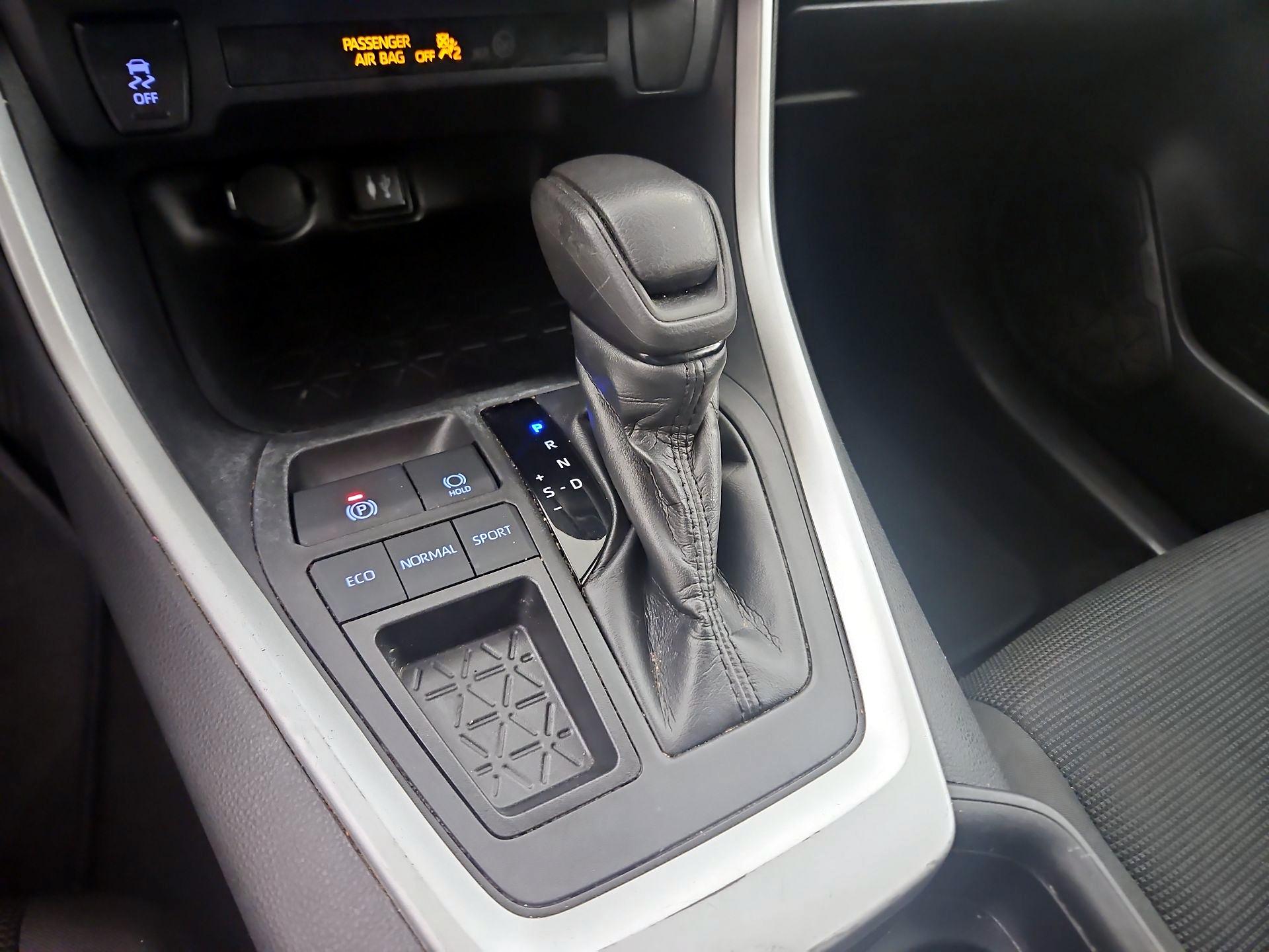 Thumbnail: 2019 Toyota RAV4 - 16