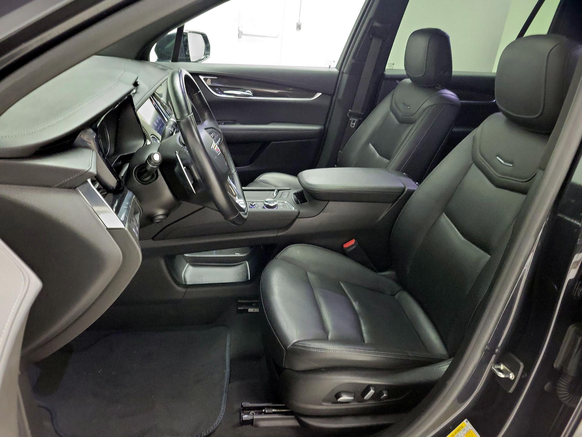 Thumbnail: 2021 Cadillac XT6 - 11
