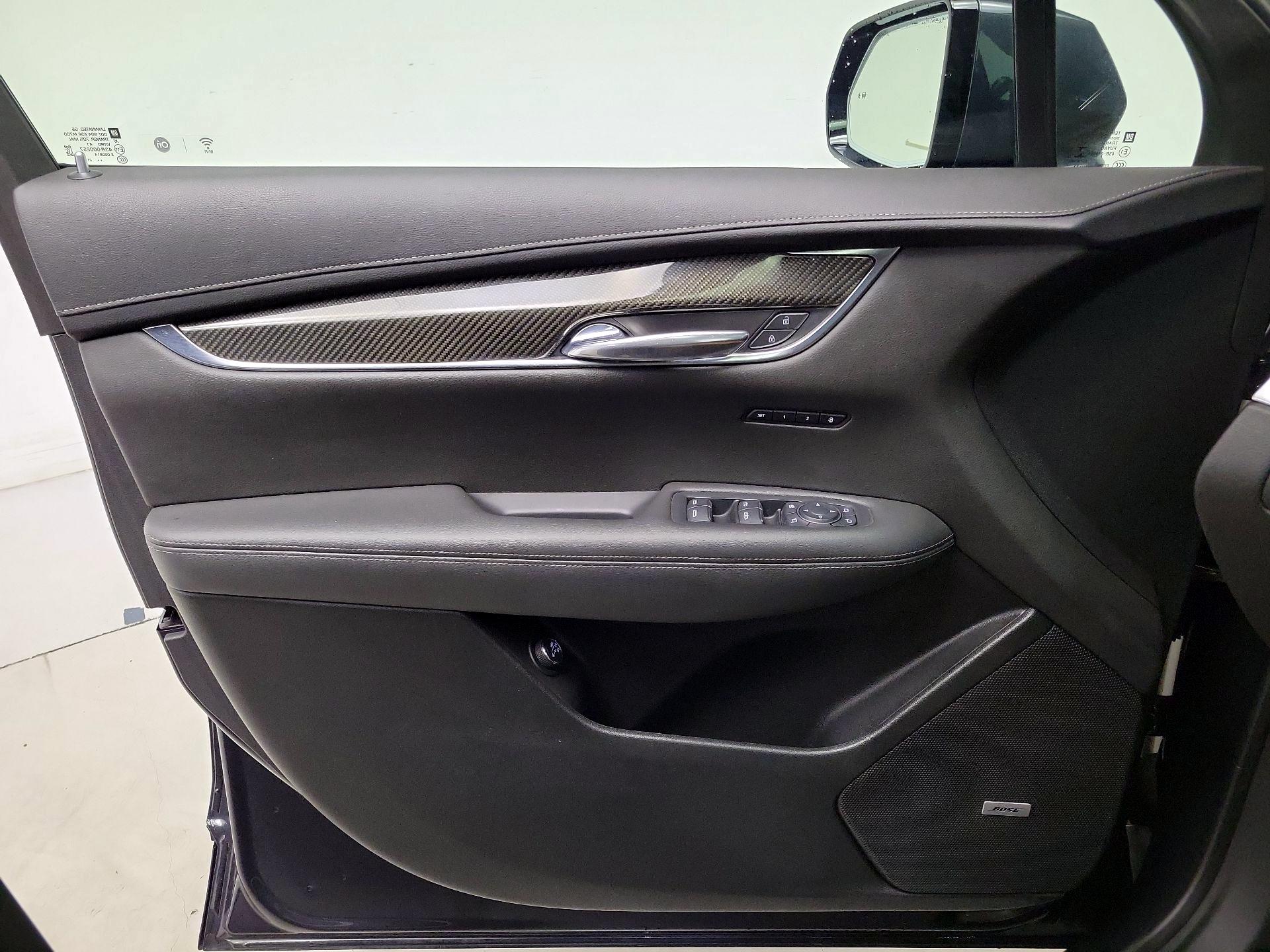 Thumbnail: 2021 Cadillac XT6 - 12