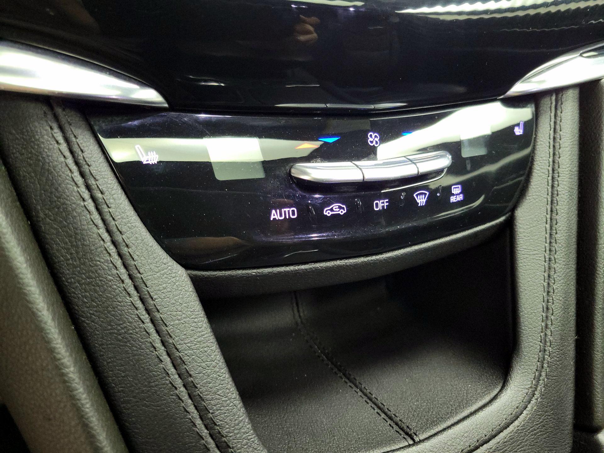 Thumbnail: 2021 Cadillac XT6 - 17