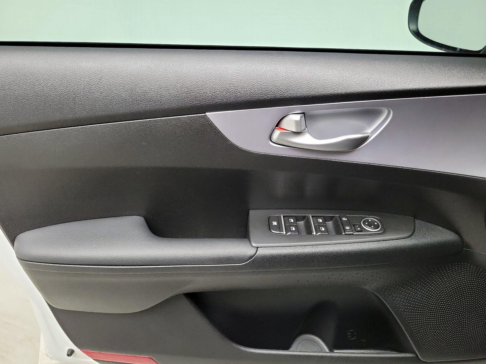 Thumbnail: 2024 Kia Forte - 12