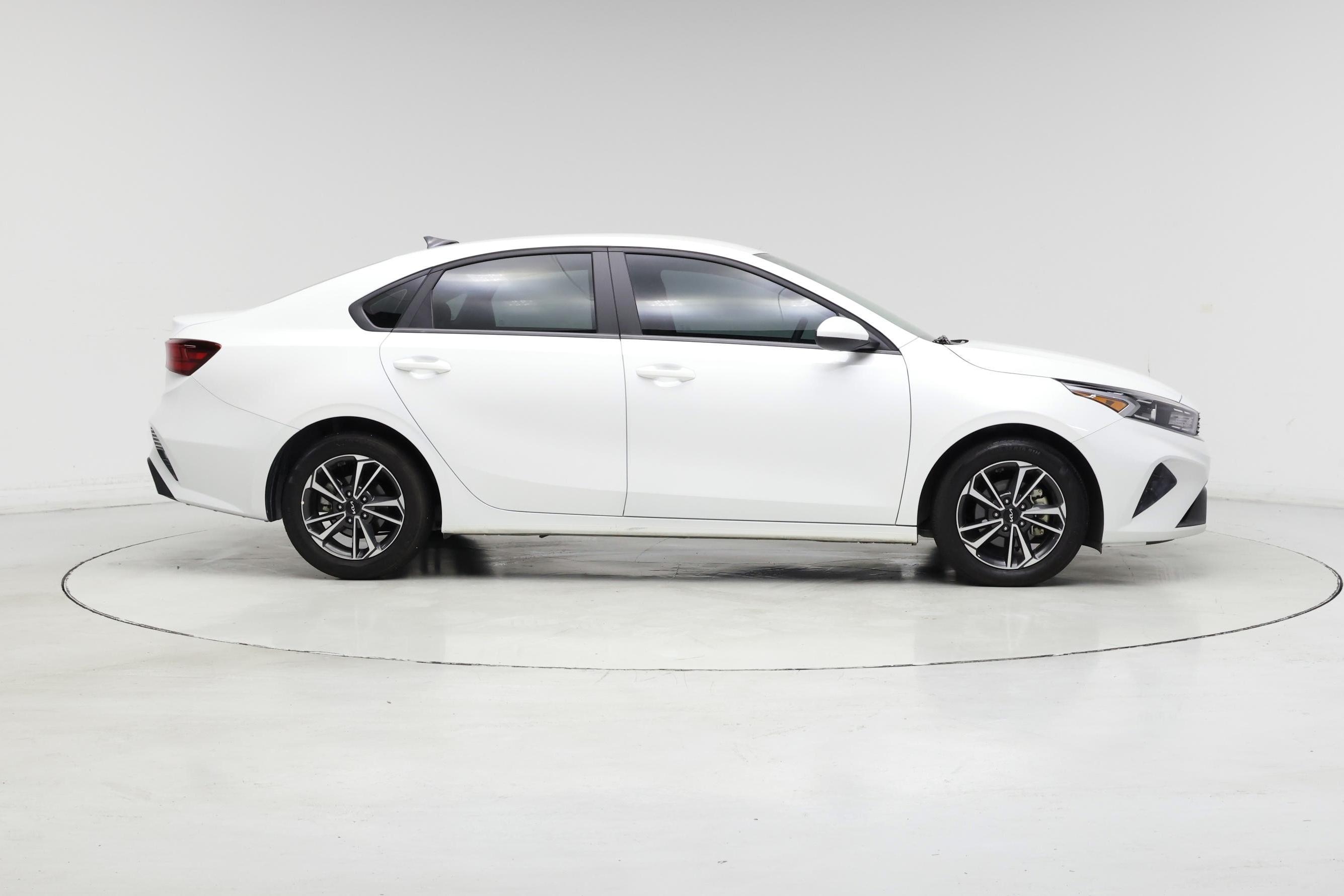 Thumbnail: 2024 Kia Forte - 7