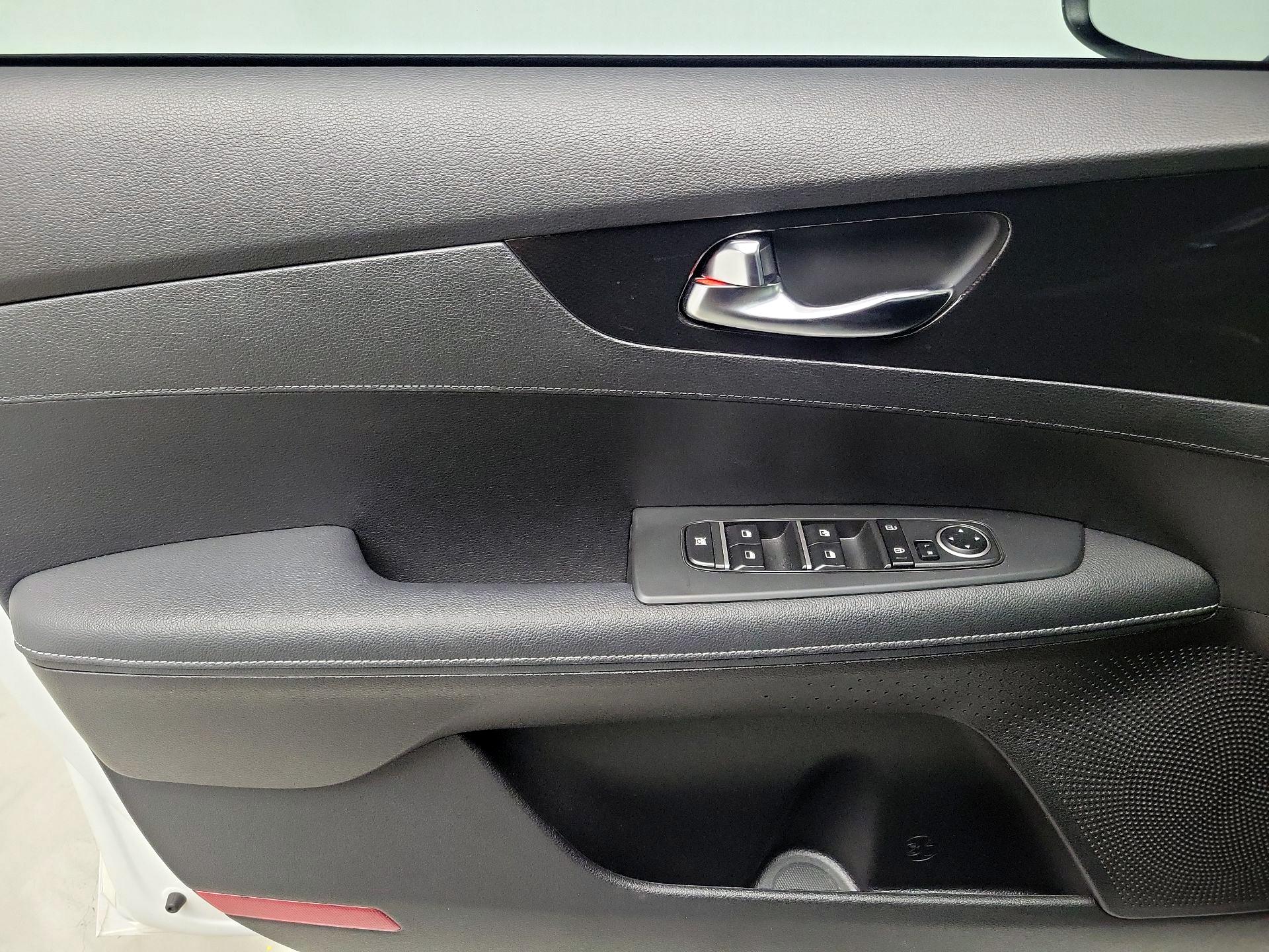 Thumbnail: 2023 Kia Forte - 12