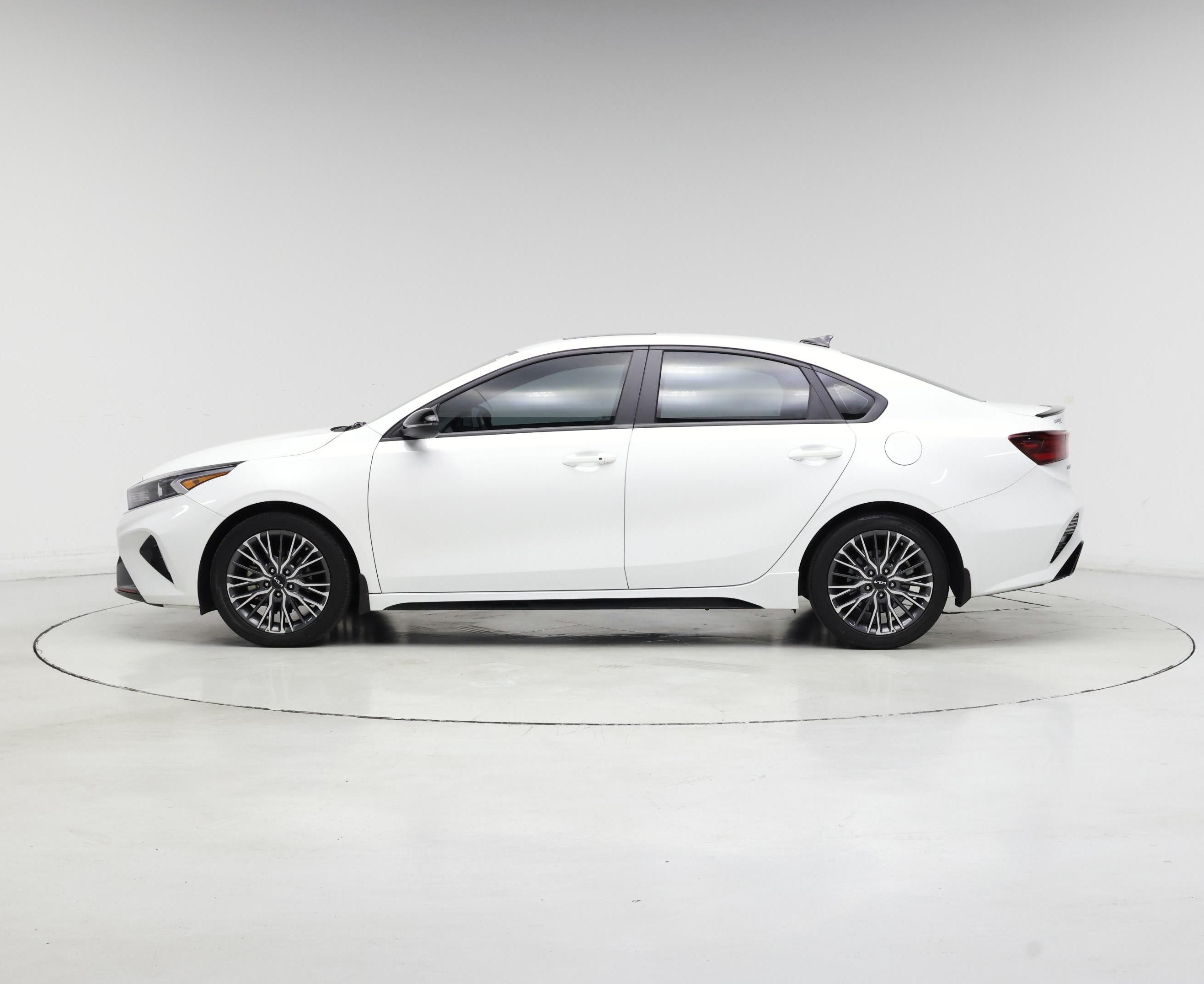 Thumbnail: 2023 Kia Forte - 3