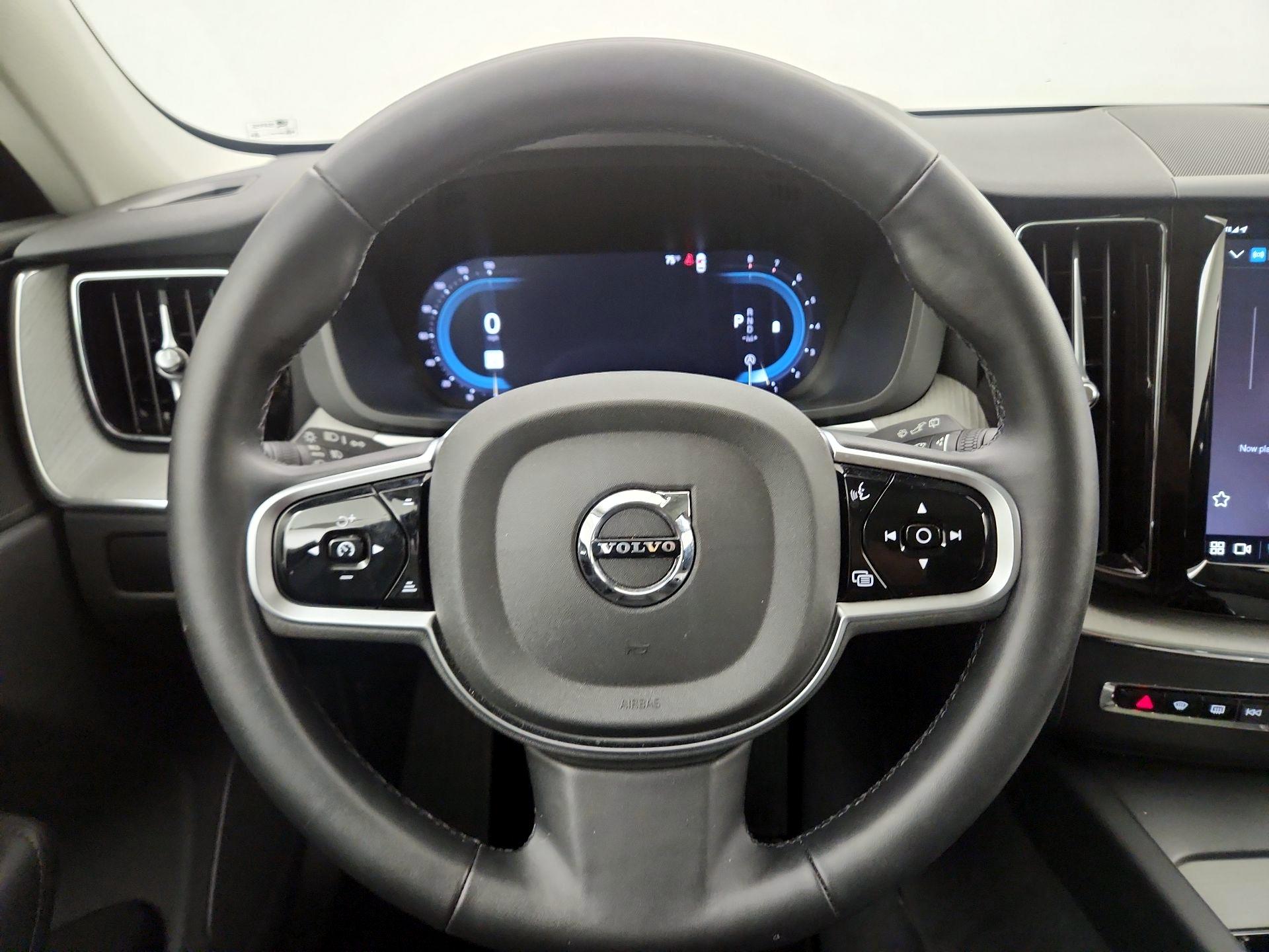 Thumbnail: 2025 Volvo XC60 - 10