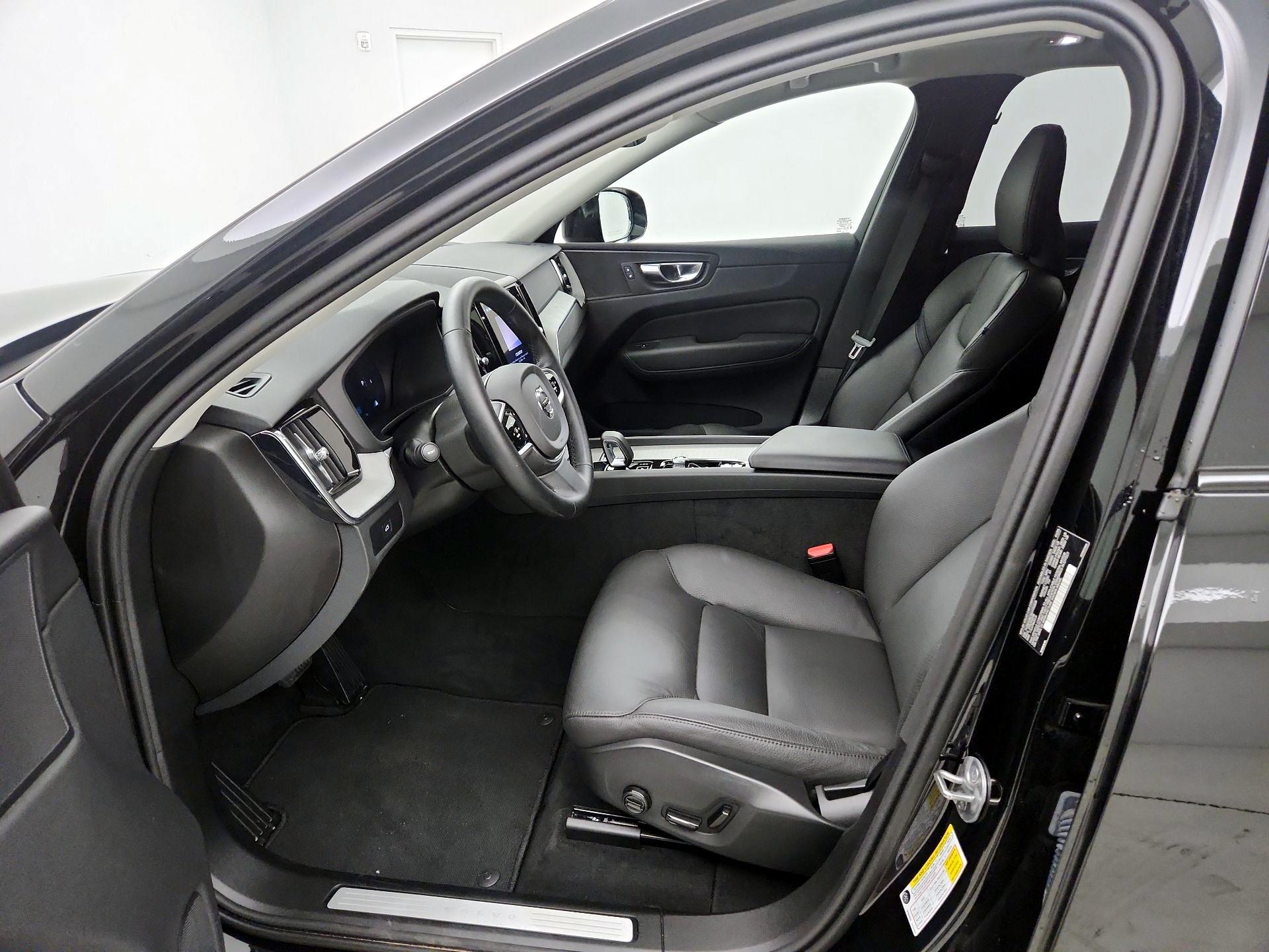 Thumbnail: 2025 Volvo XC60 - 11