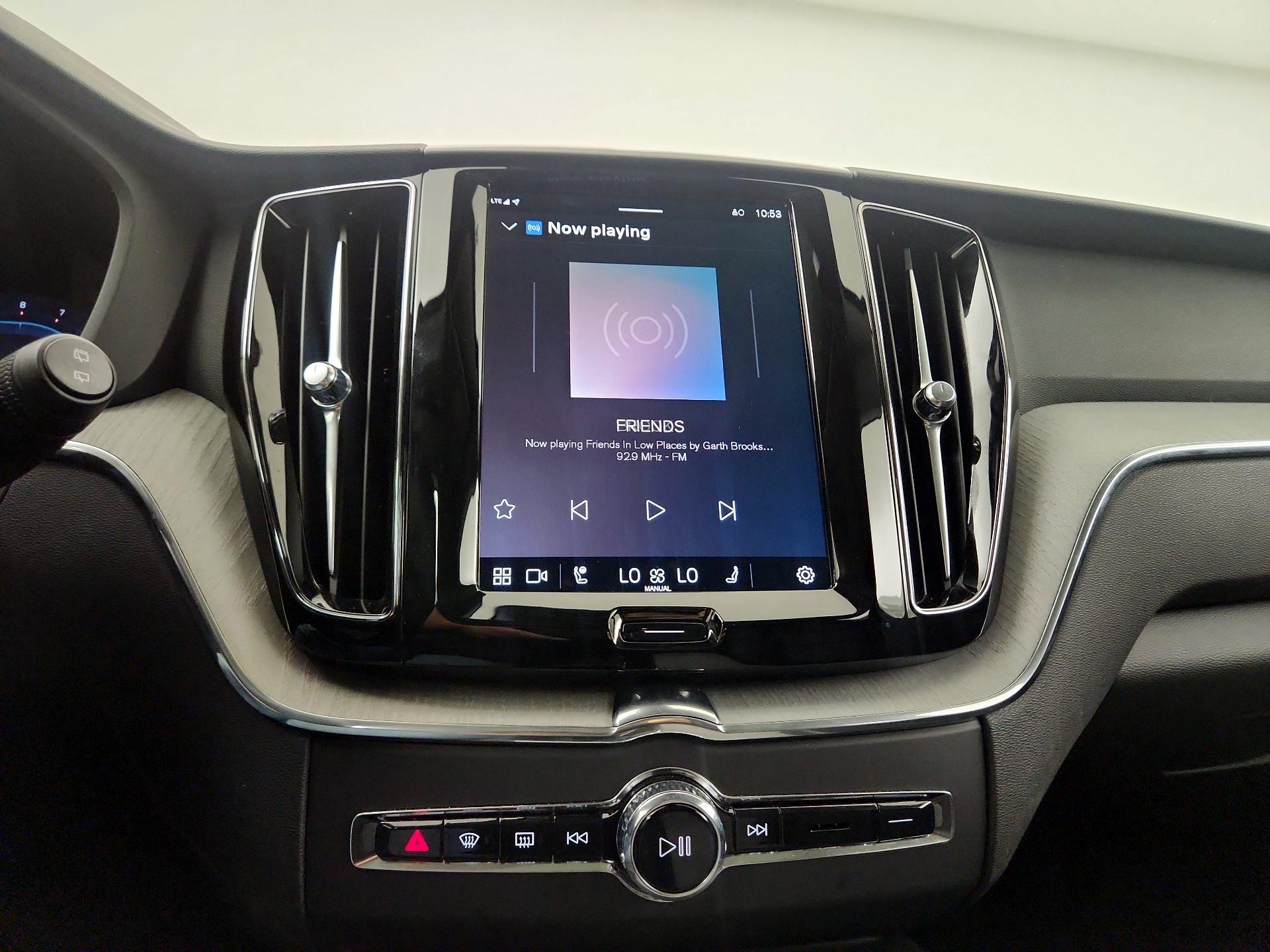 Thumbnail: 2025 Volvo XC60 - 13