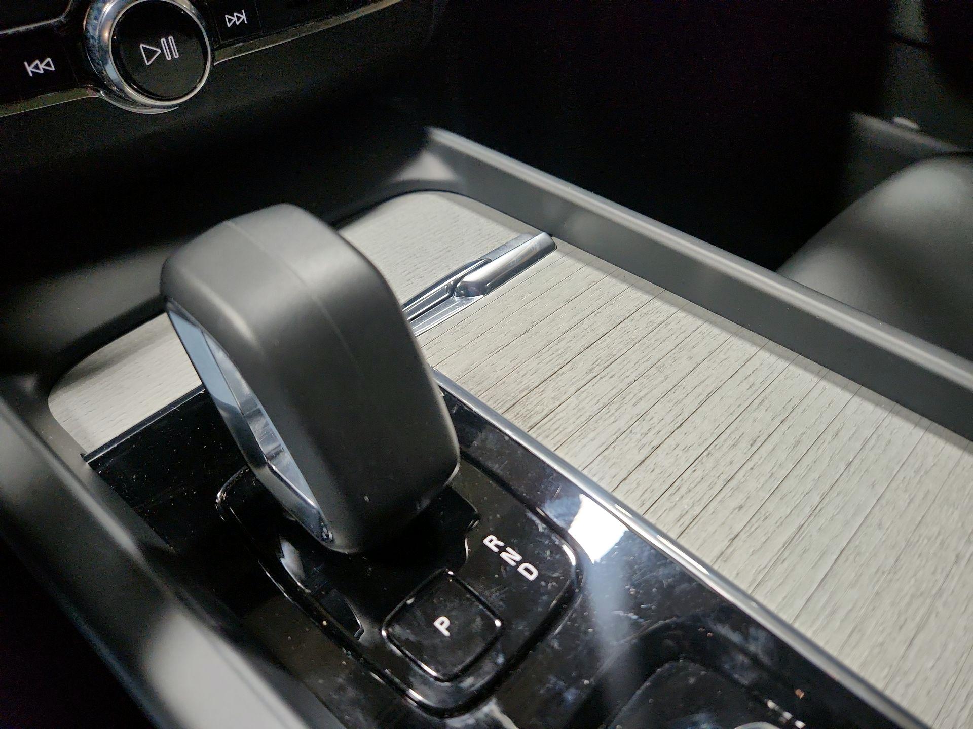 Thumbnail: 2025 Volvo XC60 - 15