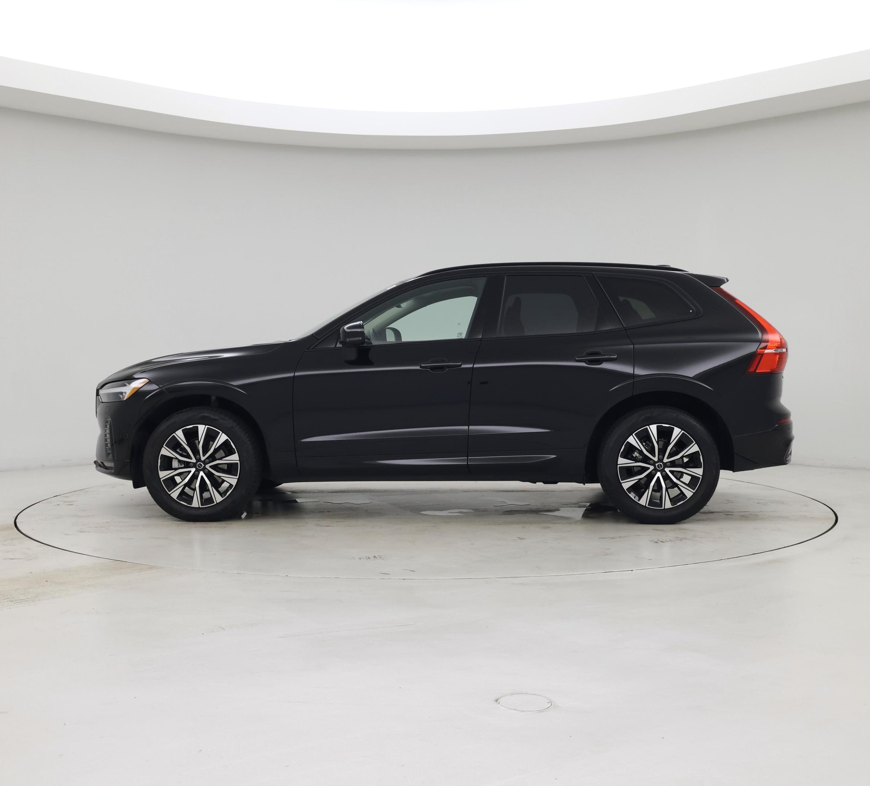 Thumbnail: 2025 Volvo XC60 - 3