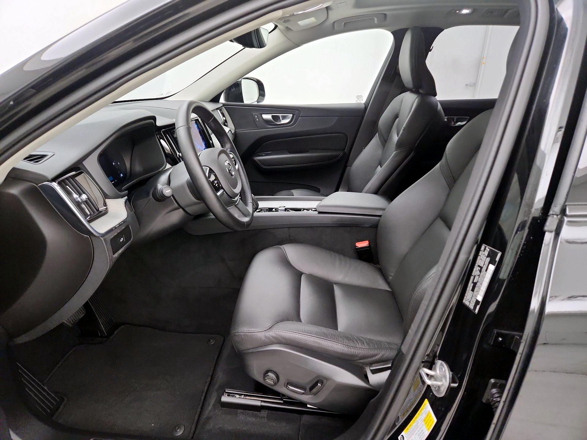 Thumbnail: 2025 Volvo XC60 - 11