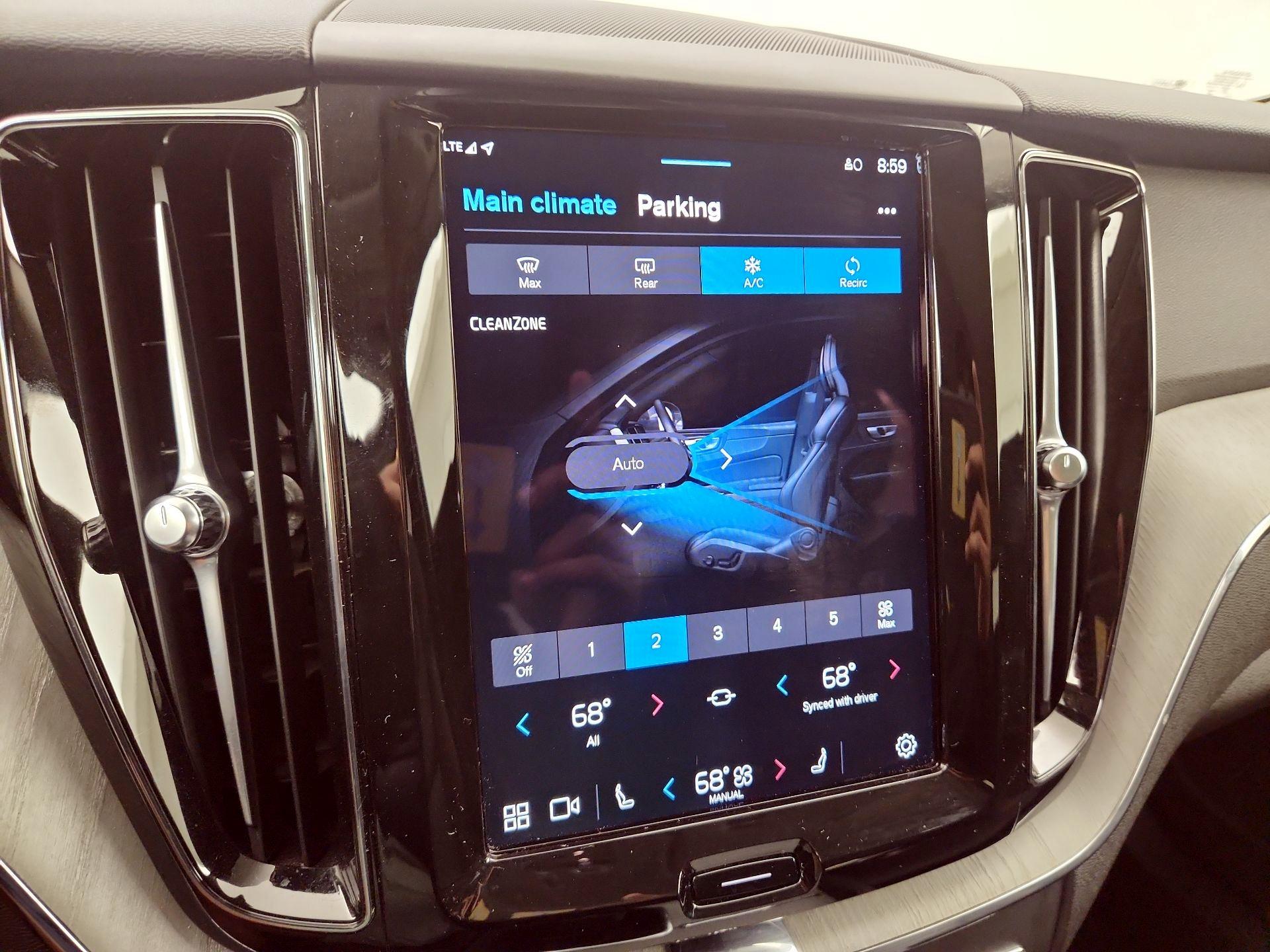Thumbnail: 2025 Volvo XC60 - 17