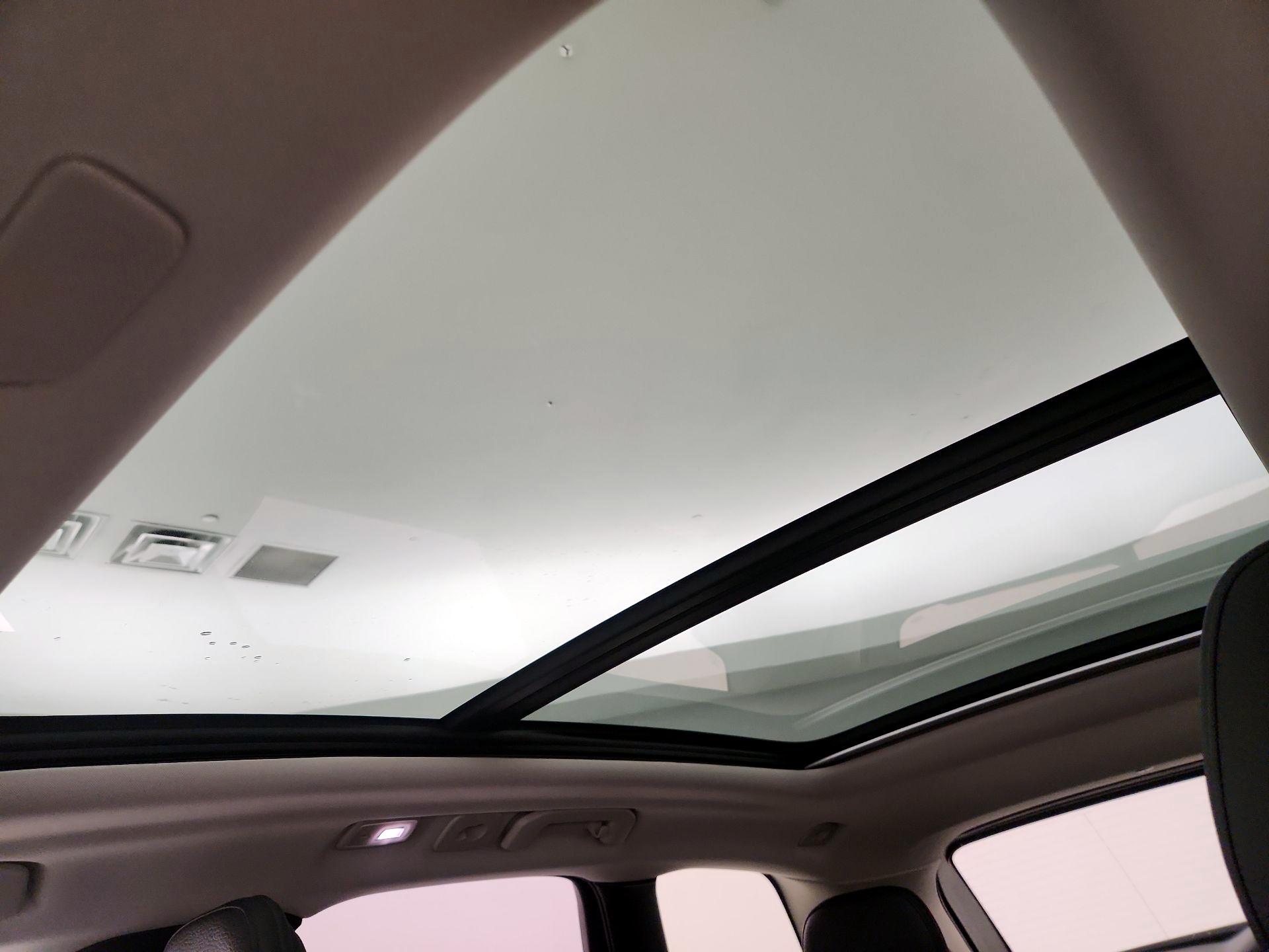Thumbnail: 2025 Volvo XC60 - 20