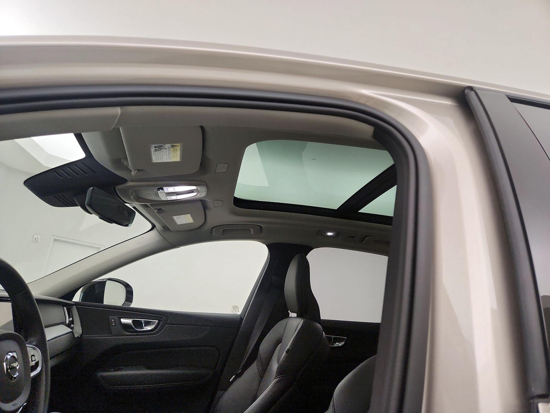 Thumbnail: 2025 Volvo XC60 - 20