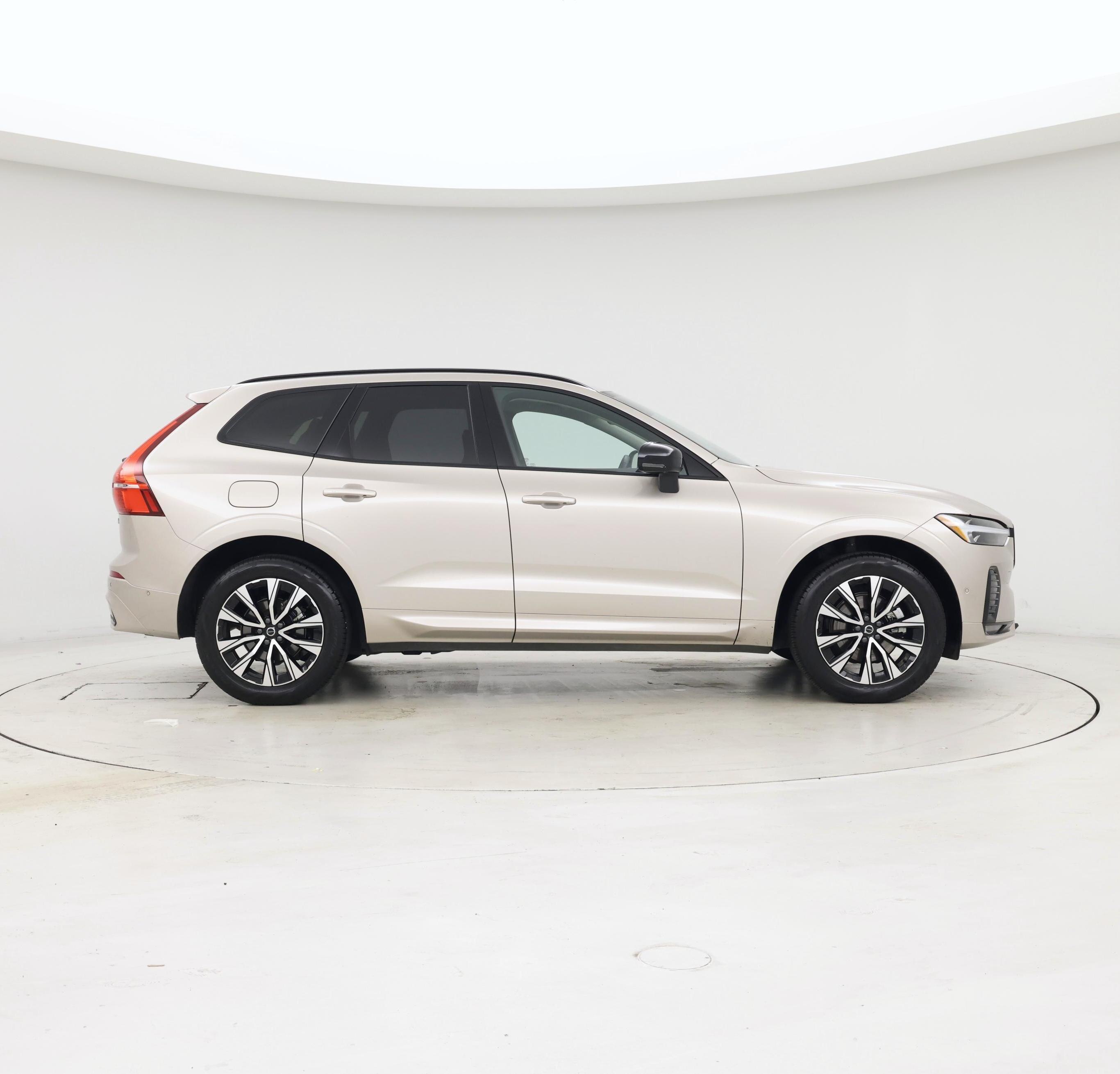 Thumbnail: 2025 Volvo XC60 - 7