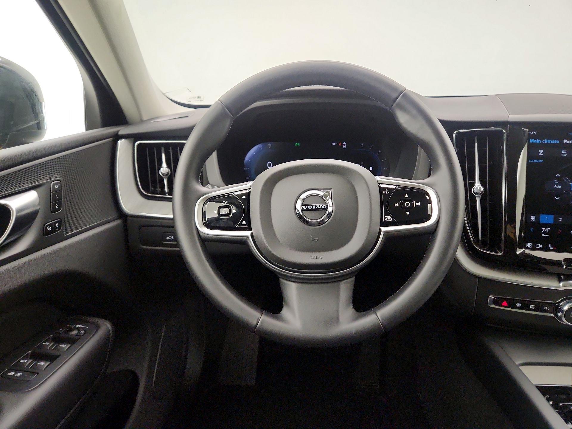 Thumbnail: 2025 Volvo XC60 - 10