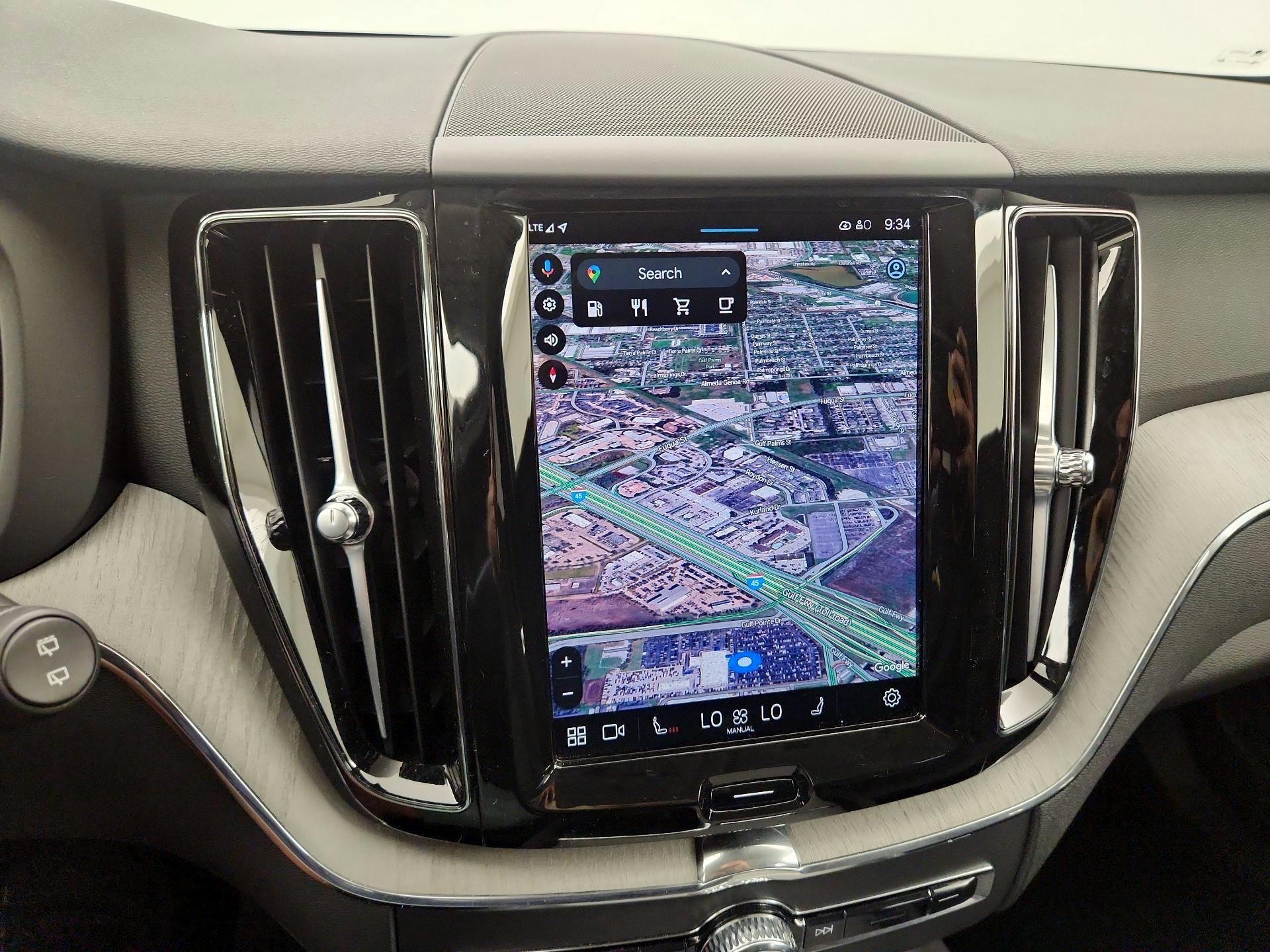 Thumbnail: 2025 Volvo XC60 - 14