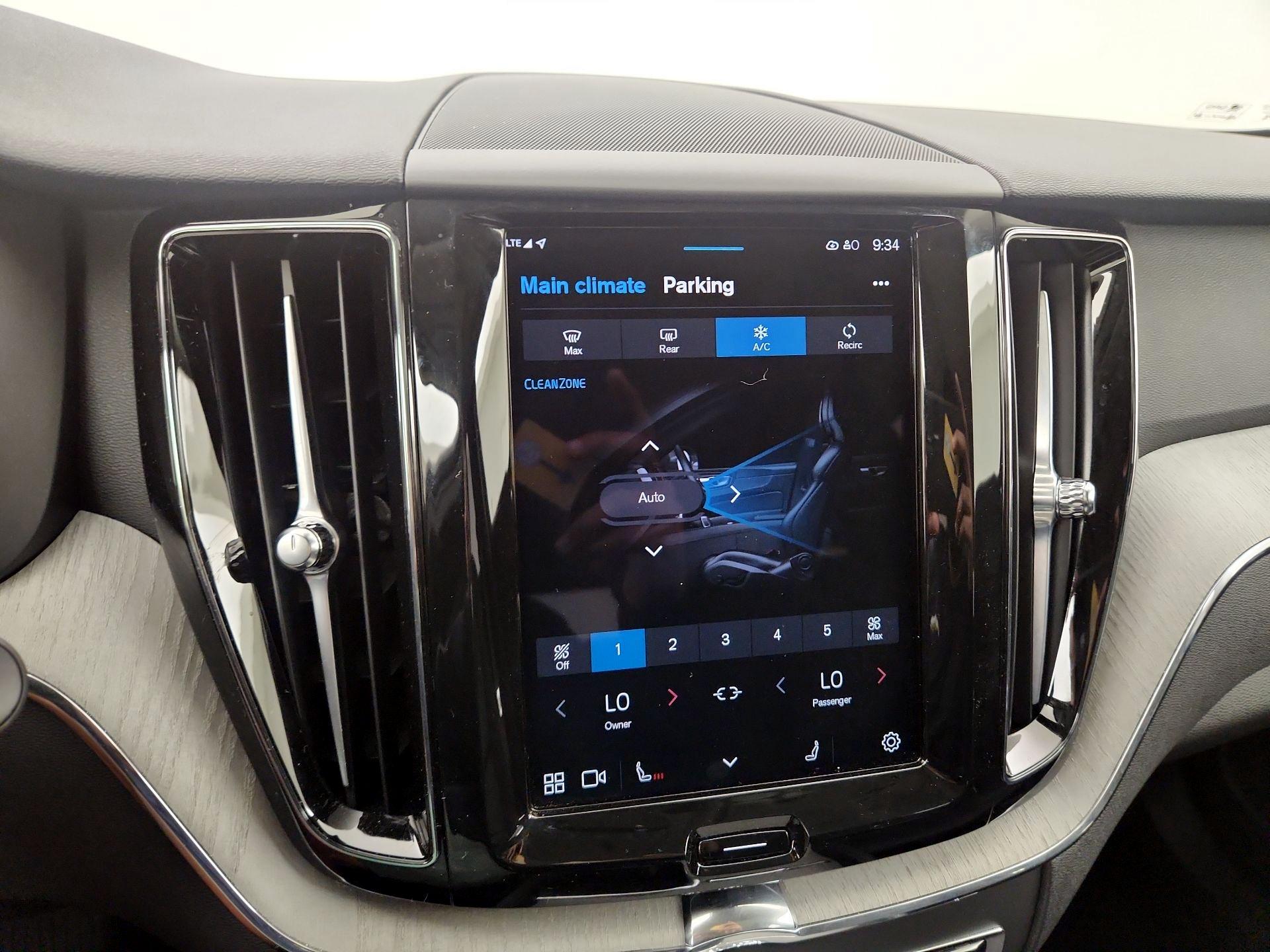 Thumbnail: 2025 Volvo XC60 - 17