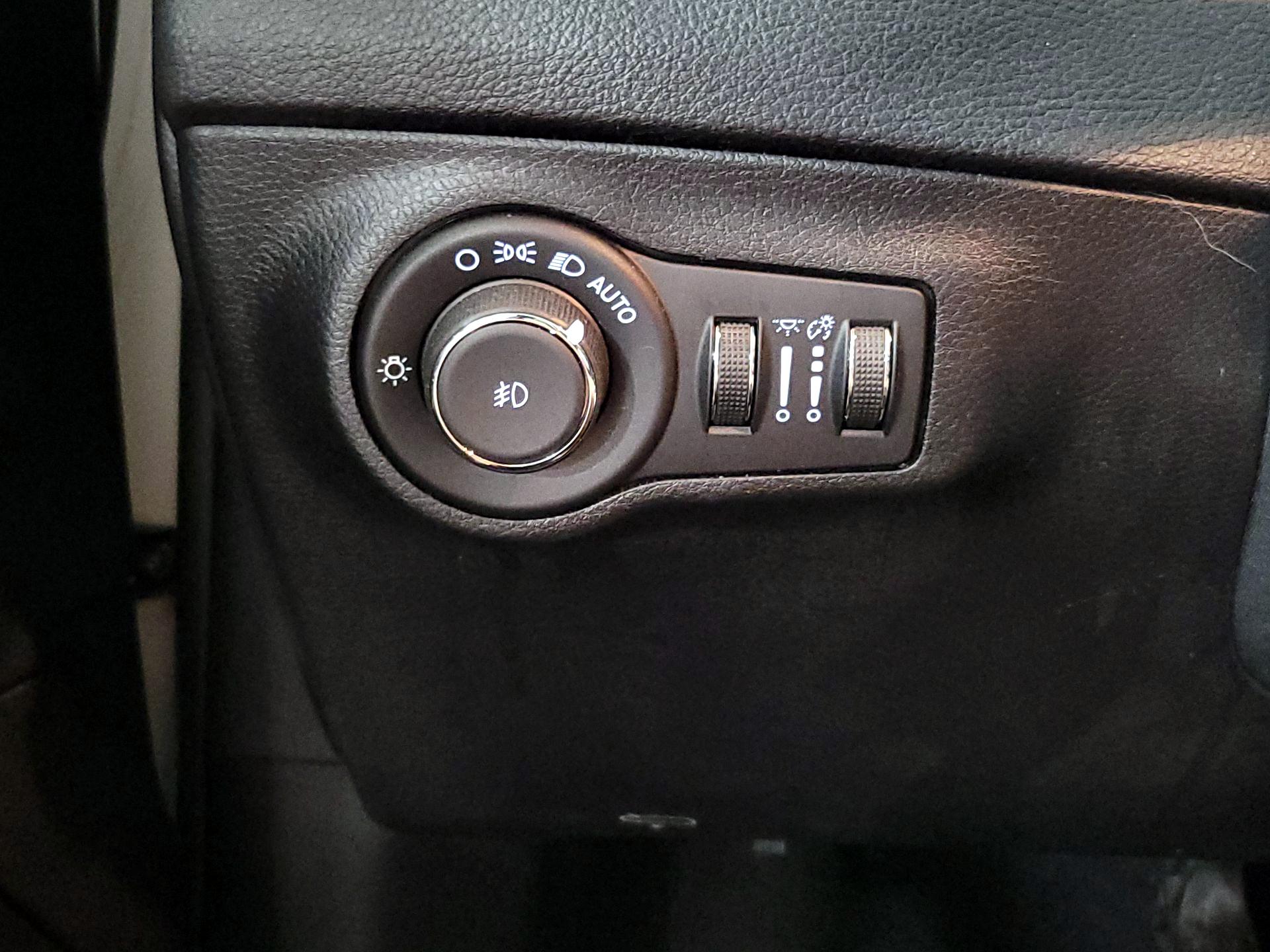 Thumbnail: 2021 Jeep Compass - 13