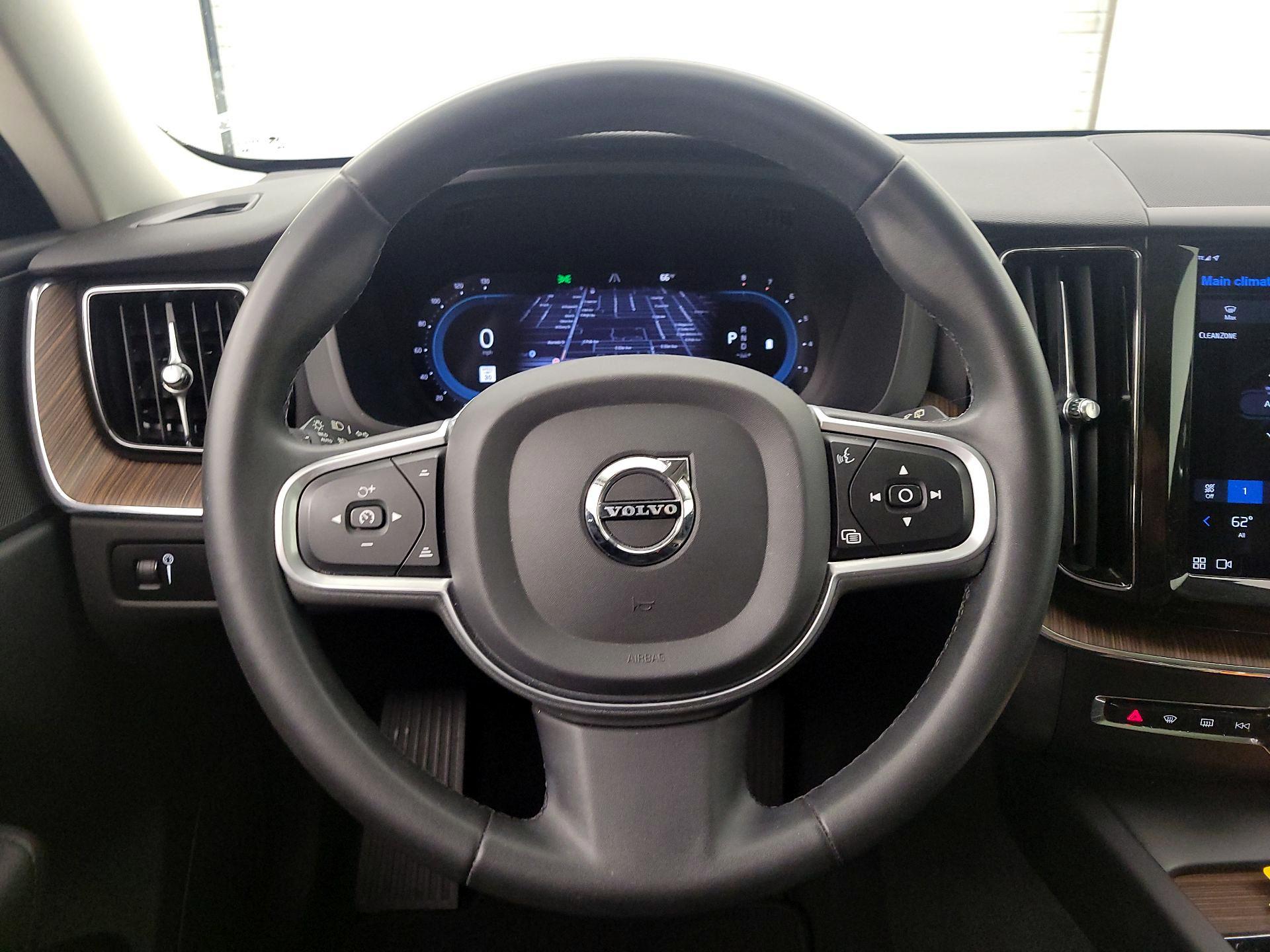 Thumbnail: 2022 Volvo XC60 - 10