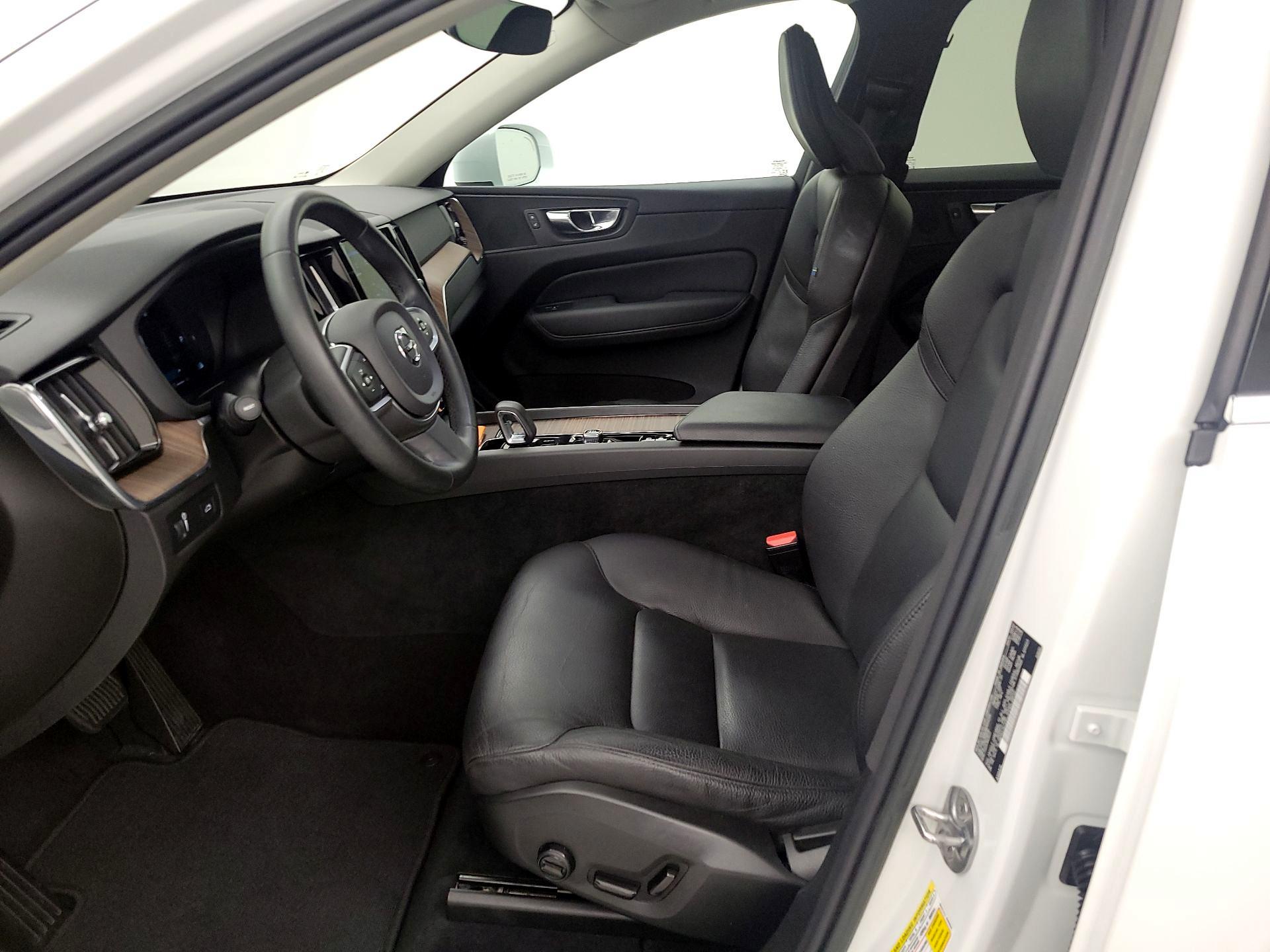 Thumbnail: 2022 Volvo XC60 - 11