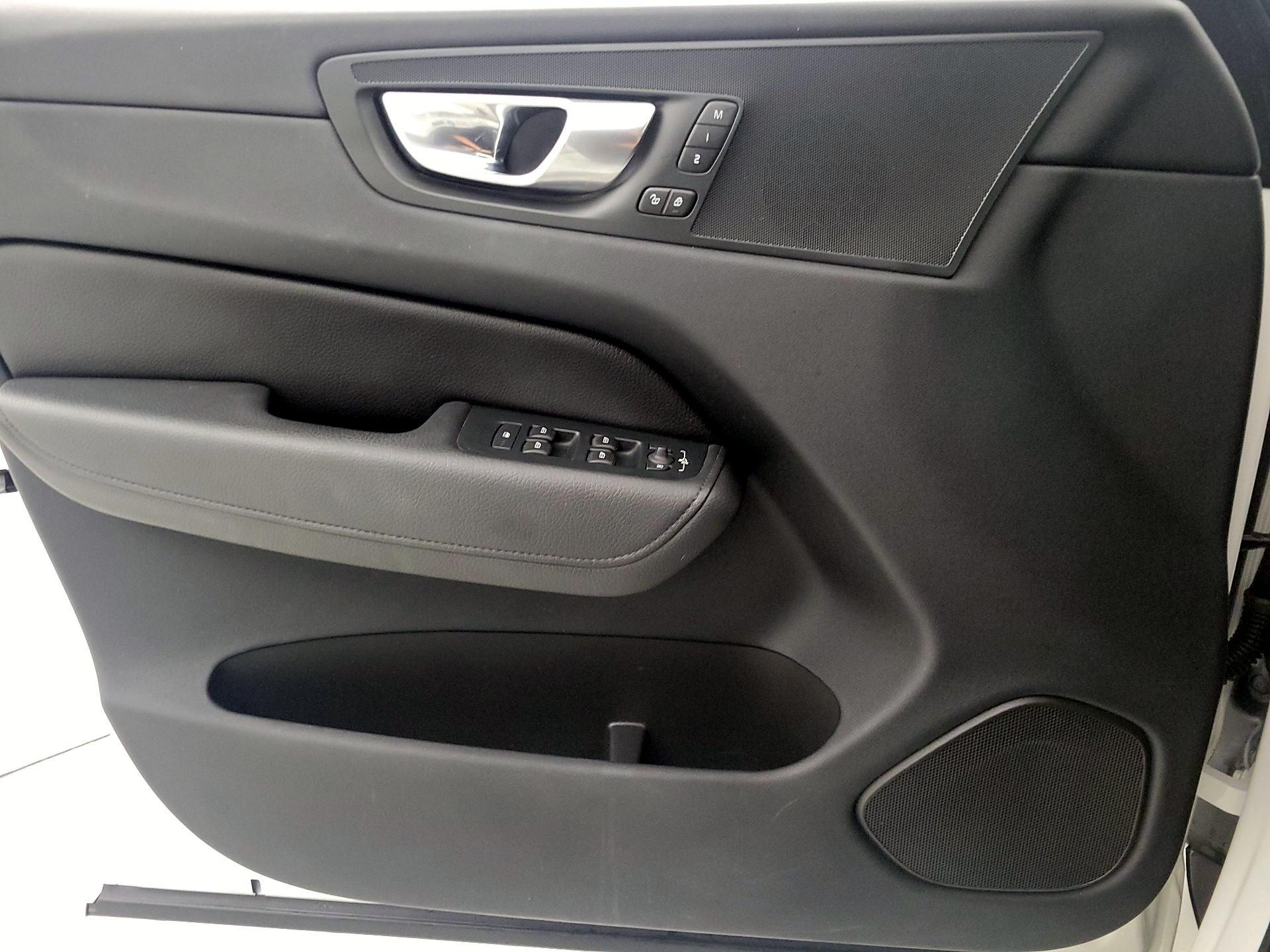 Thumbnail: 2022 Volvo XC60 - 12