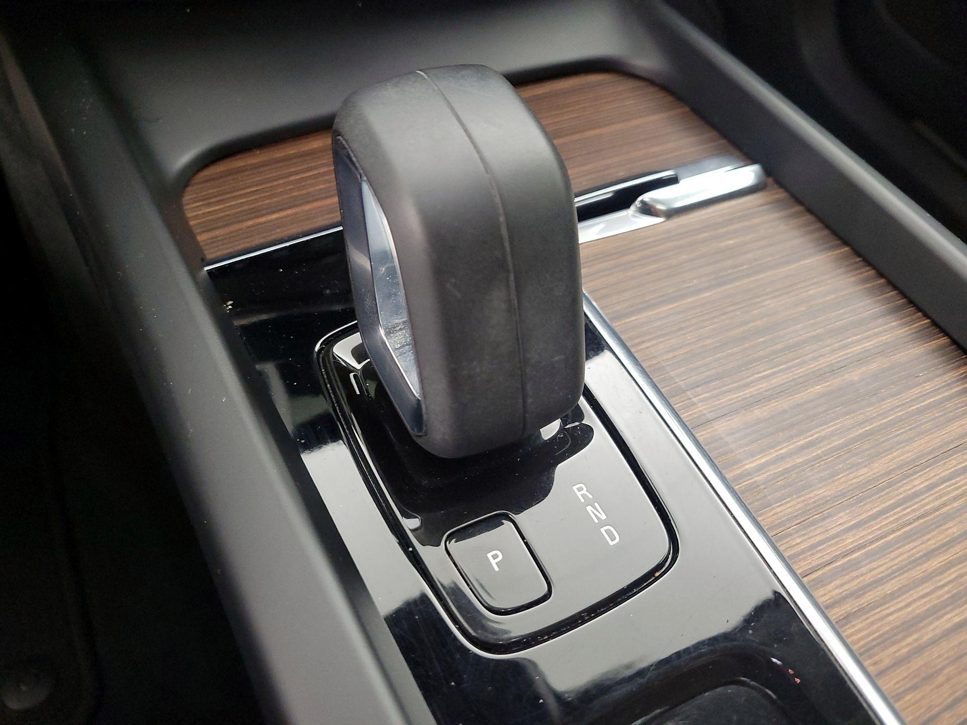 Thumbnail: 2022 Volvo XC60 - 18