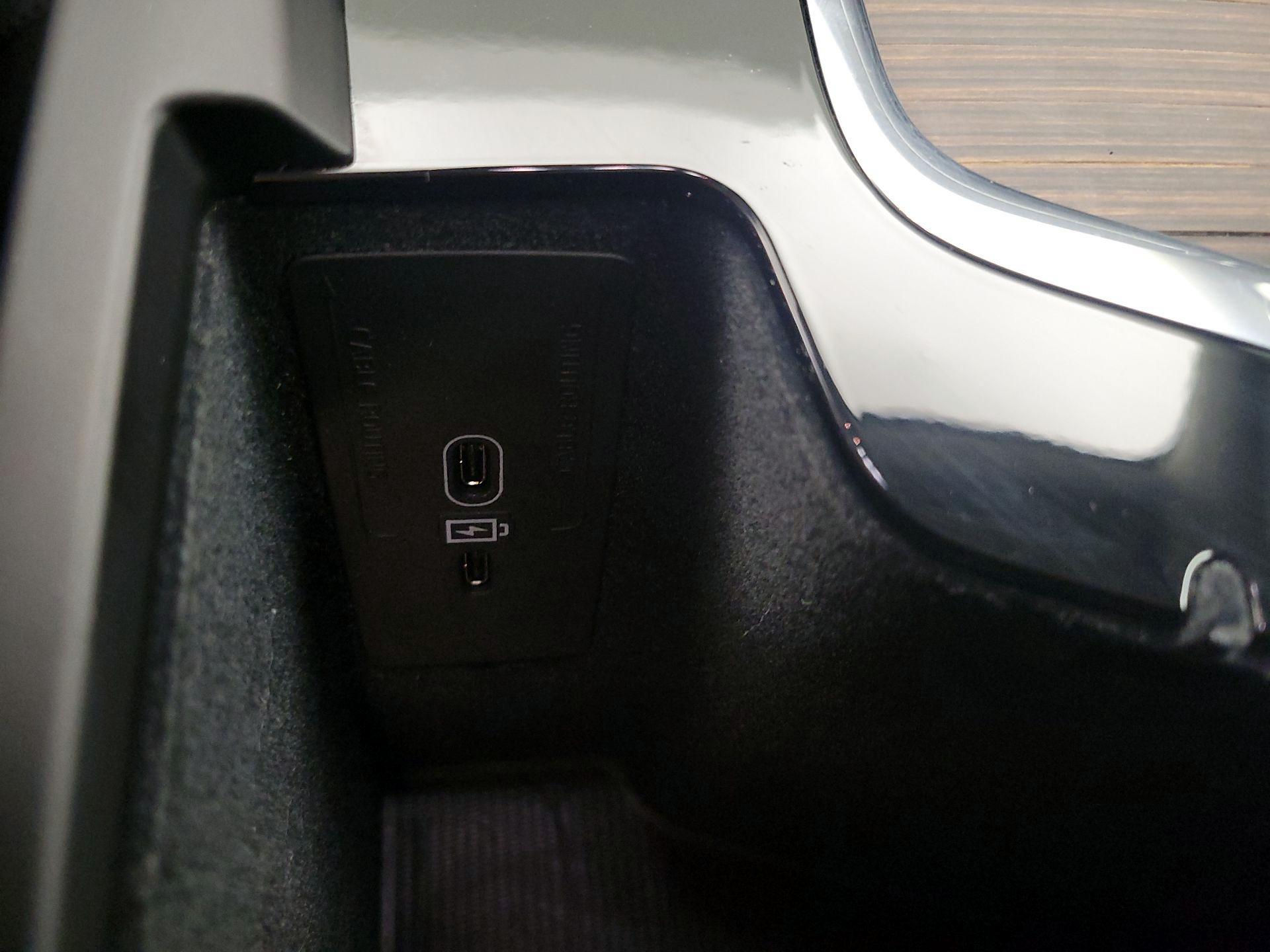 Thumbnail: 2022 Volvo XC60 - 19