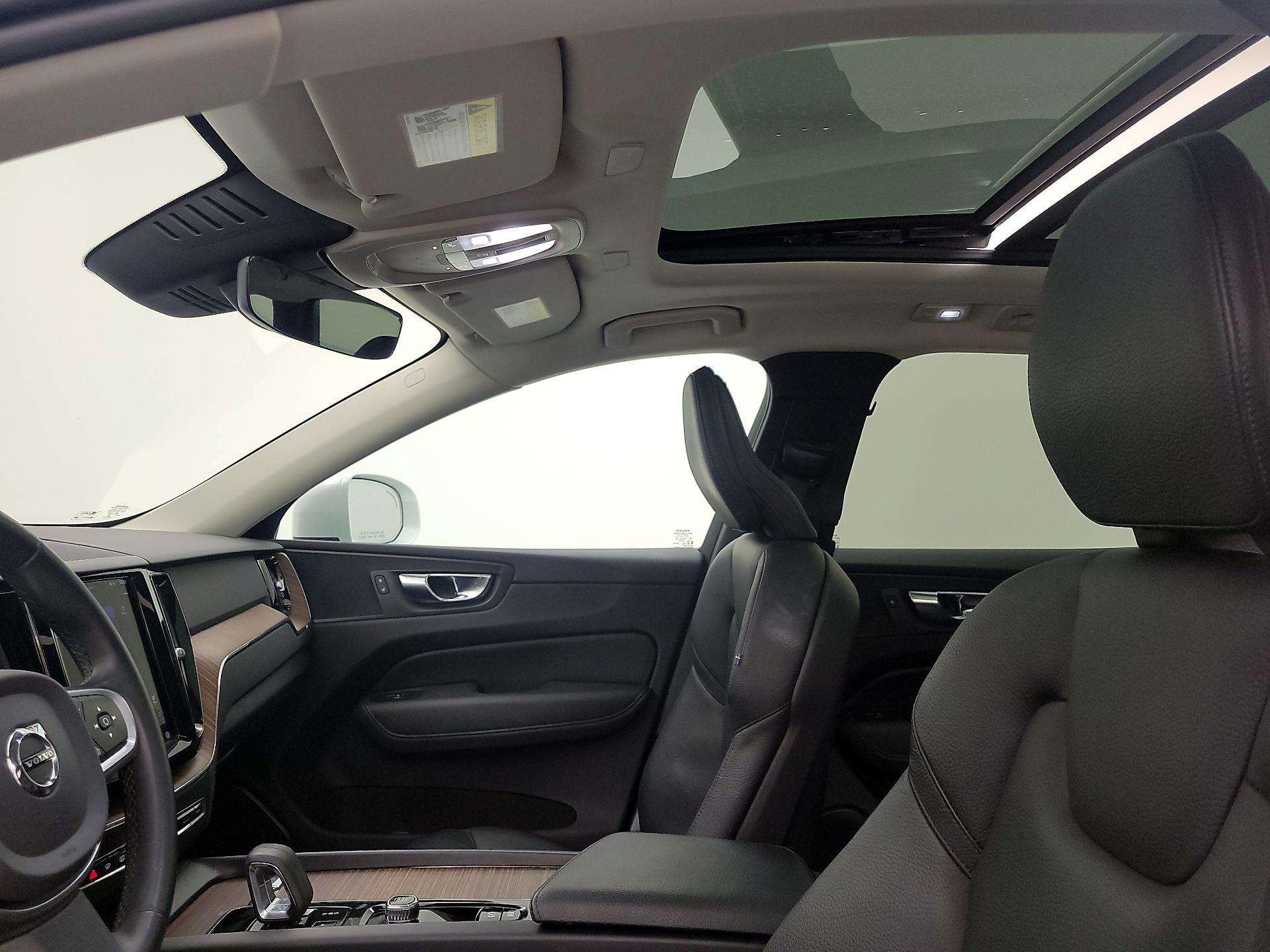 Thumbnail: 2022 Volvo XC60 - 20